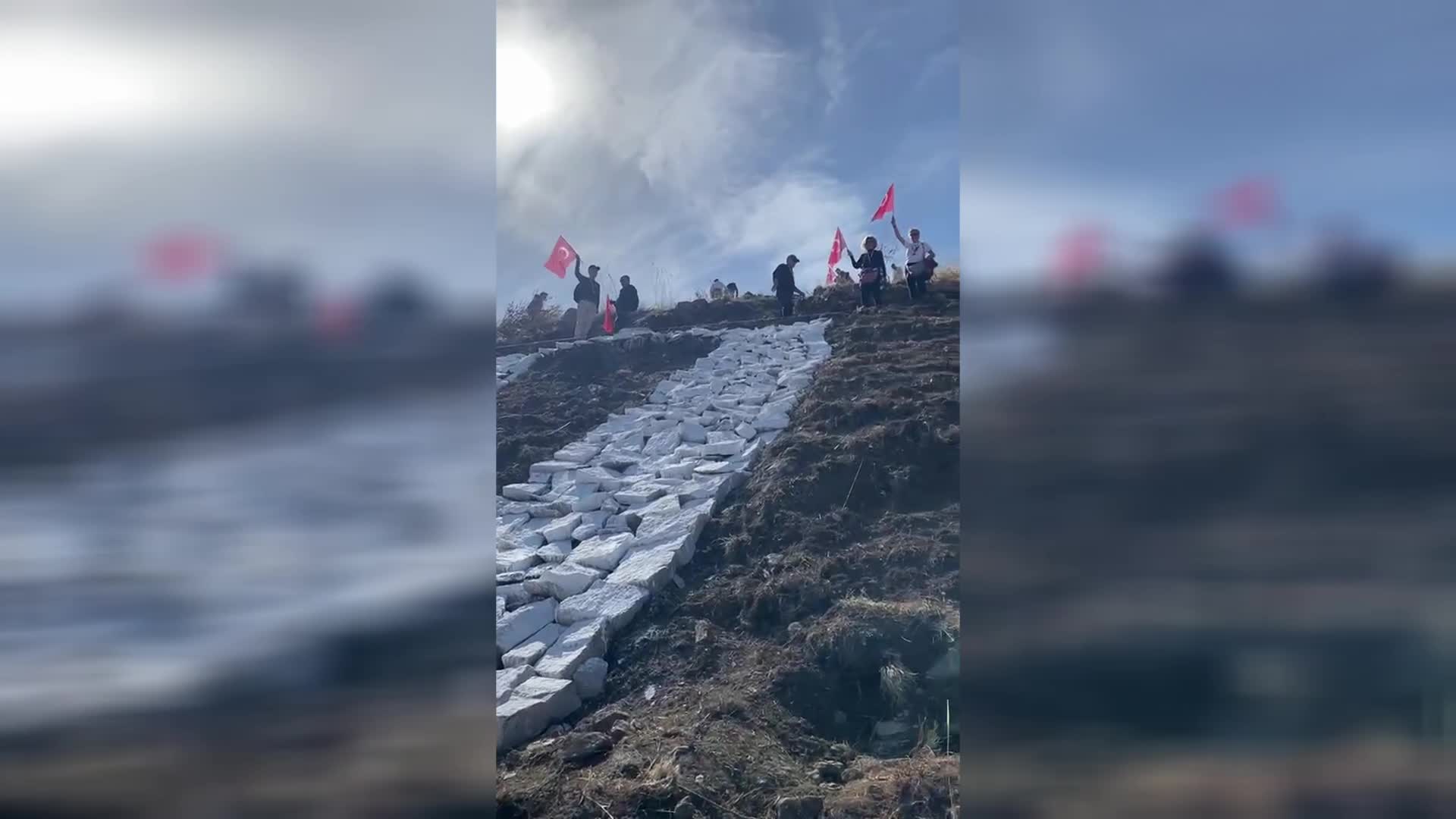 56 YIL ÖNCE KAPANAN TALAS AMERİKAN OKULU’NUN MEZUNLARI, 29 EKİM GELENEĞİNİ UNUTMADI