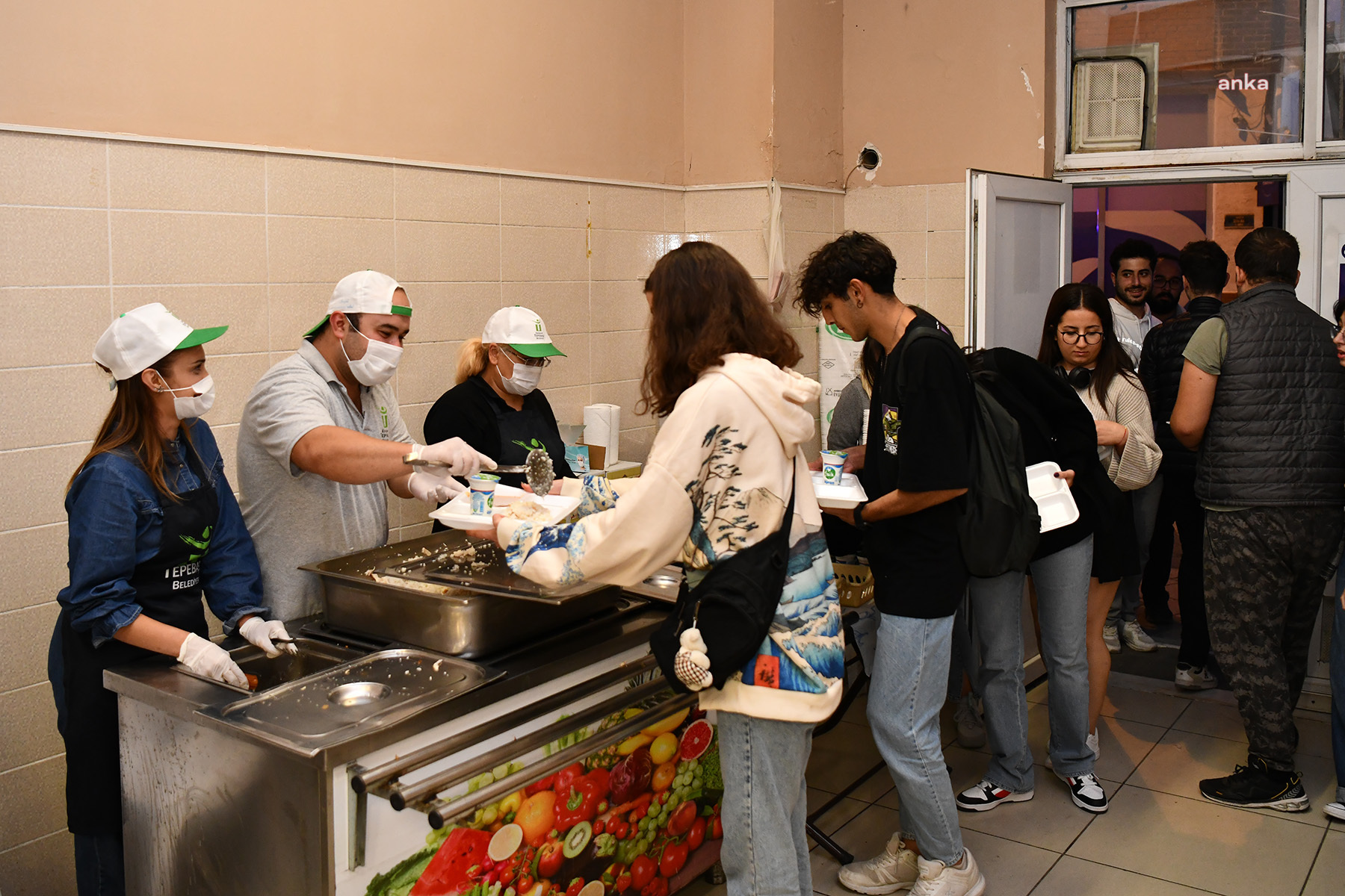 TEPEBAŞI BELEDİYESİ'NİN ÖĞRENCİLERE YEMEK DESTEĞİ SÜRÜYOR