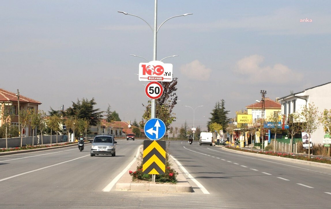 ESKİŞEHİR'DE 100. YIL BULVARDA ÖLÜMSÜZLEŞTİ