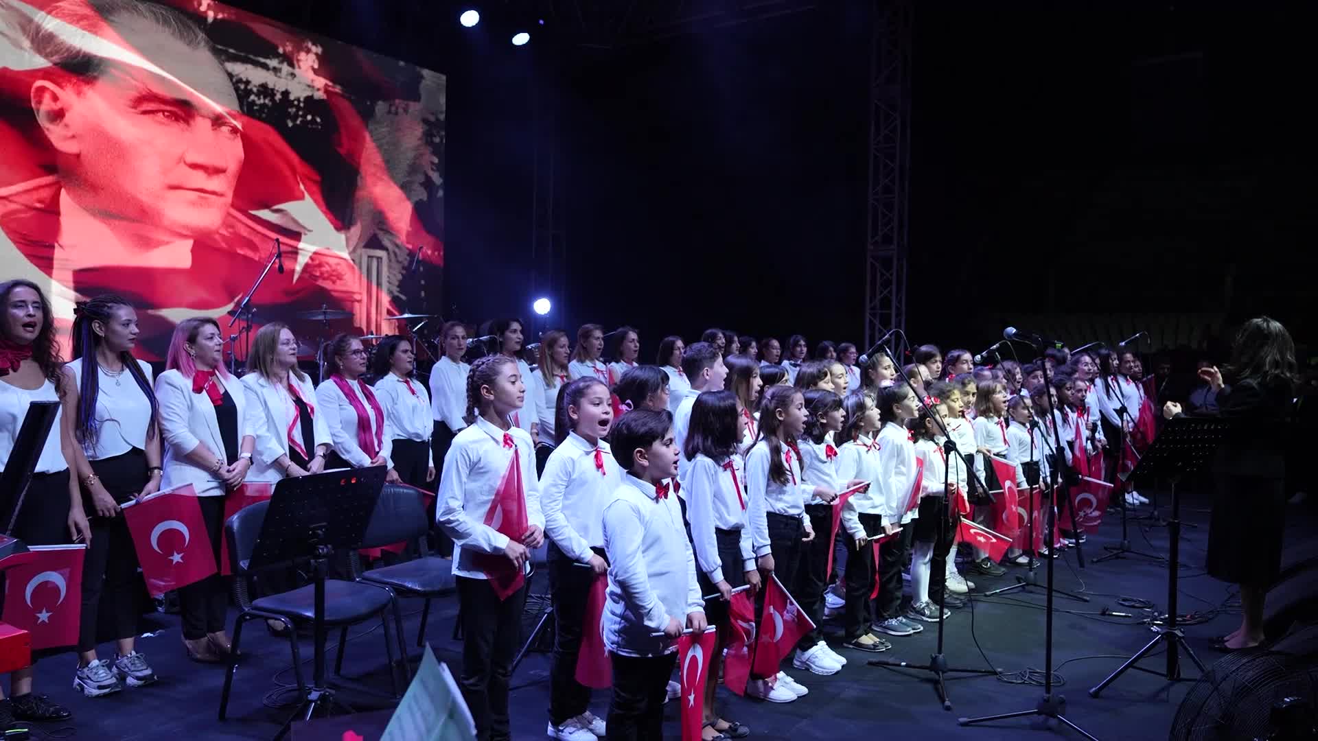 TARSUS BELEDİYESİ, CUMHURİYET BAYRAMI'NI COŞKUYLA KUTLADI