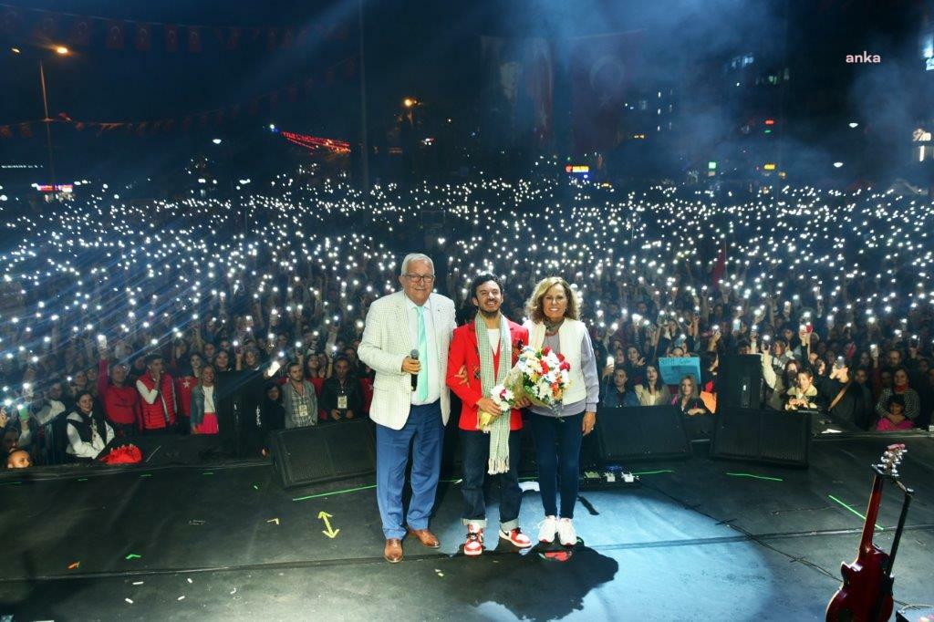 BURAY VE BETÜL DEMİR, CUMHURİYET'İN 100. YILINDA KDZ. EREĞLİ’DE SAHNE ALDI