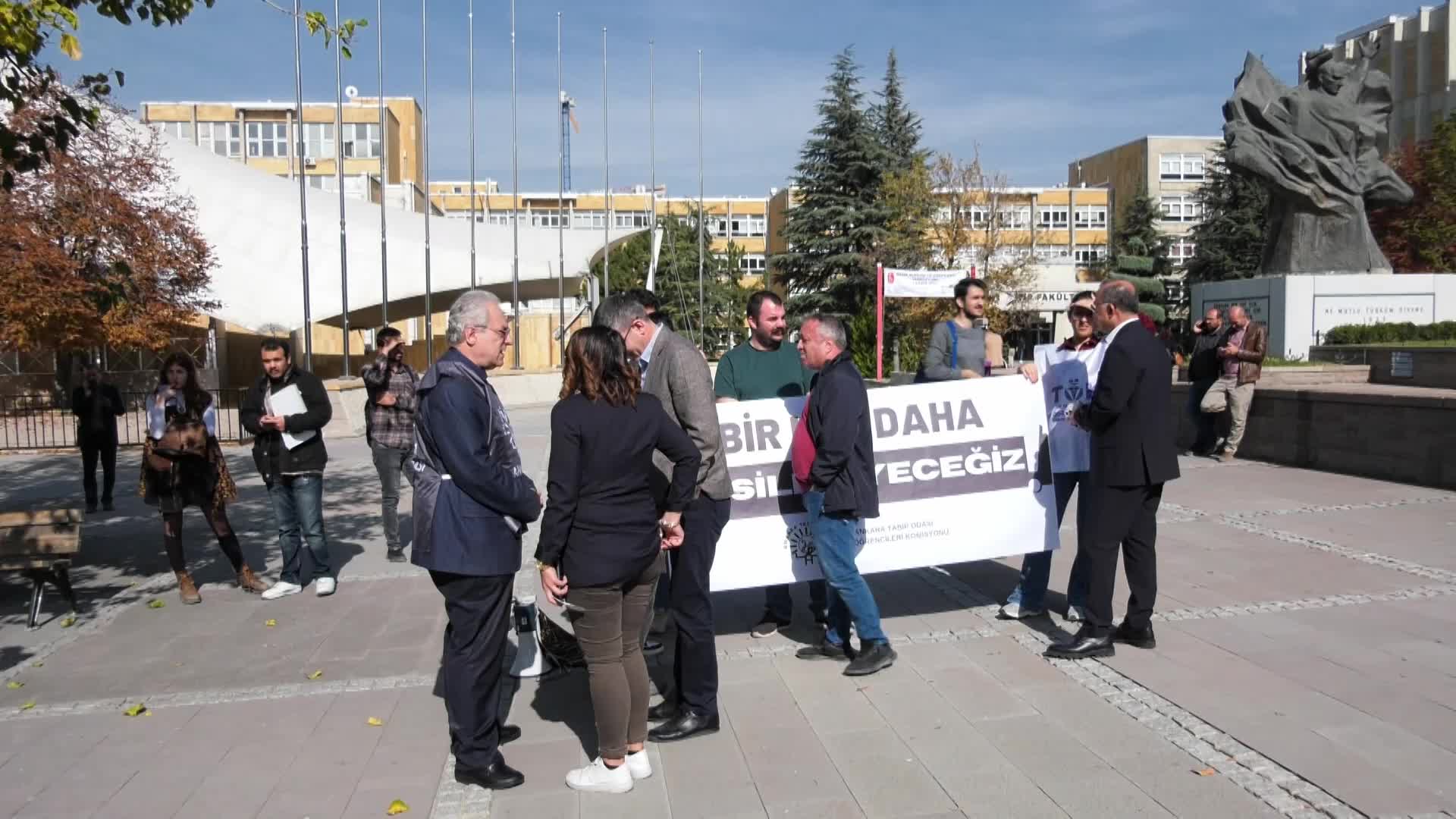 ANKARA'DA ÖĞRENCİLERDEN ‘İNTİHAR’ PROTESTOSU: "GENÇLERİN GELECEKSİZLİK VE GÜVENCESİZLİK YÜZÜNDEN, YOKSULLUK YÜZÜNDEN, AKP YÜZÜNDEN İNTİHAR ETTİKLERİNİ BİLİYORUZ"