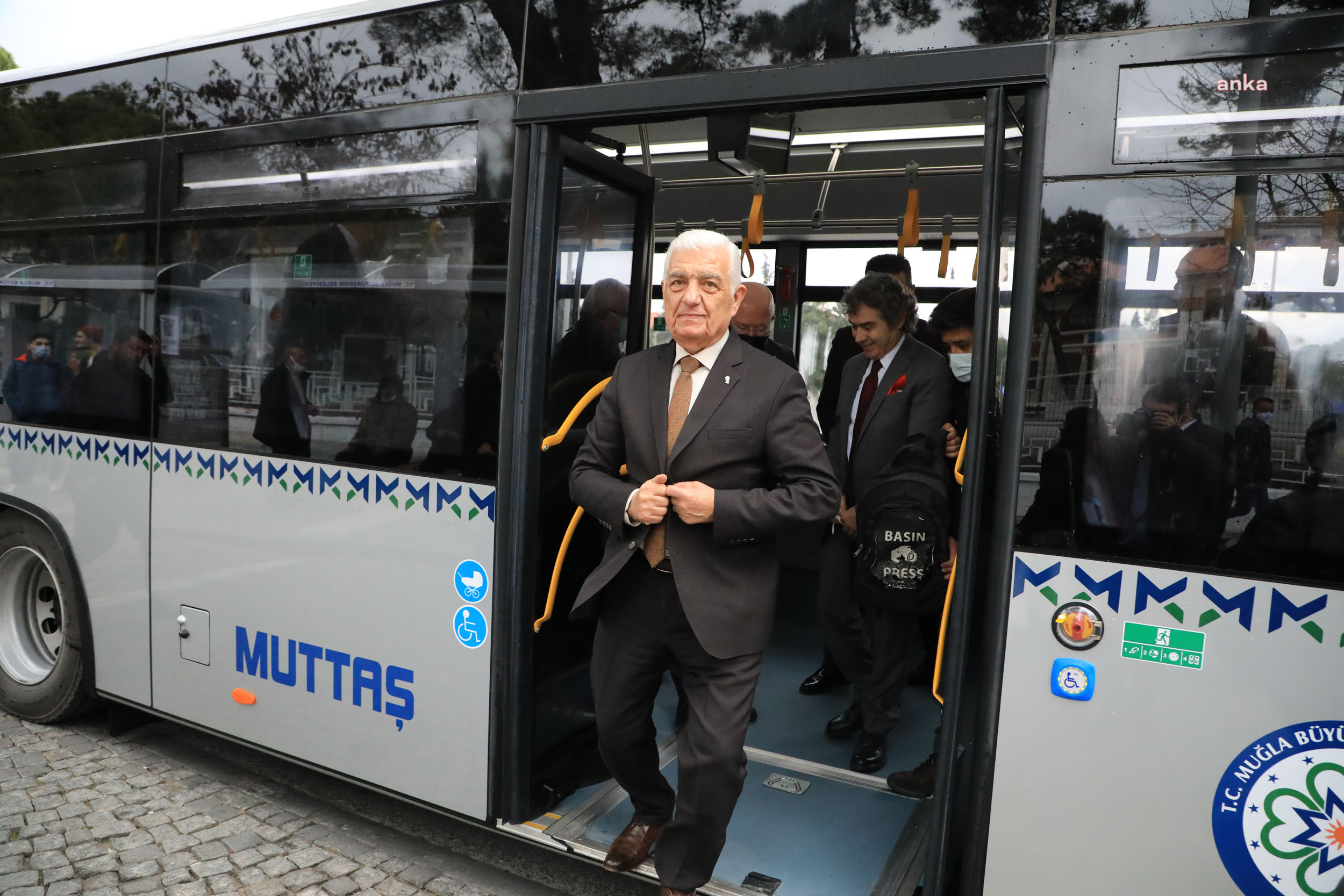 MUĞLA’DA ÜCRETSİZ TAŞIMA KRİZİNİ OSMAN GÜRÜN ÇÖZÜME KAVUŞTURDU