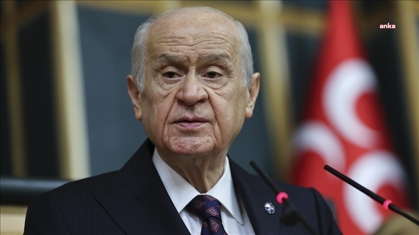 DEVLET BAHÇELİ'DEN MÜGE ANLI'NIN ROMANLAR İÇİN BAŞLATTIĞI "SANAT OKUL PROJESİ"NE DESTEK