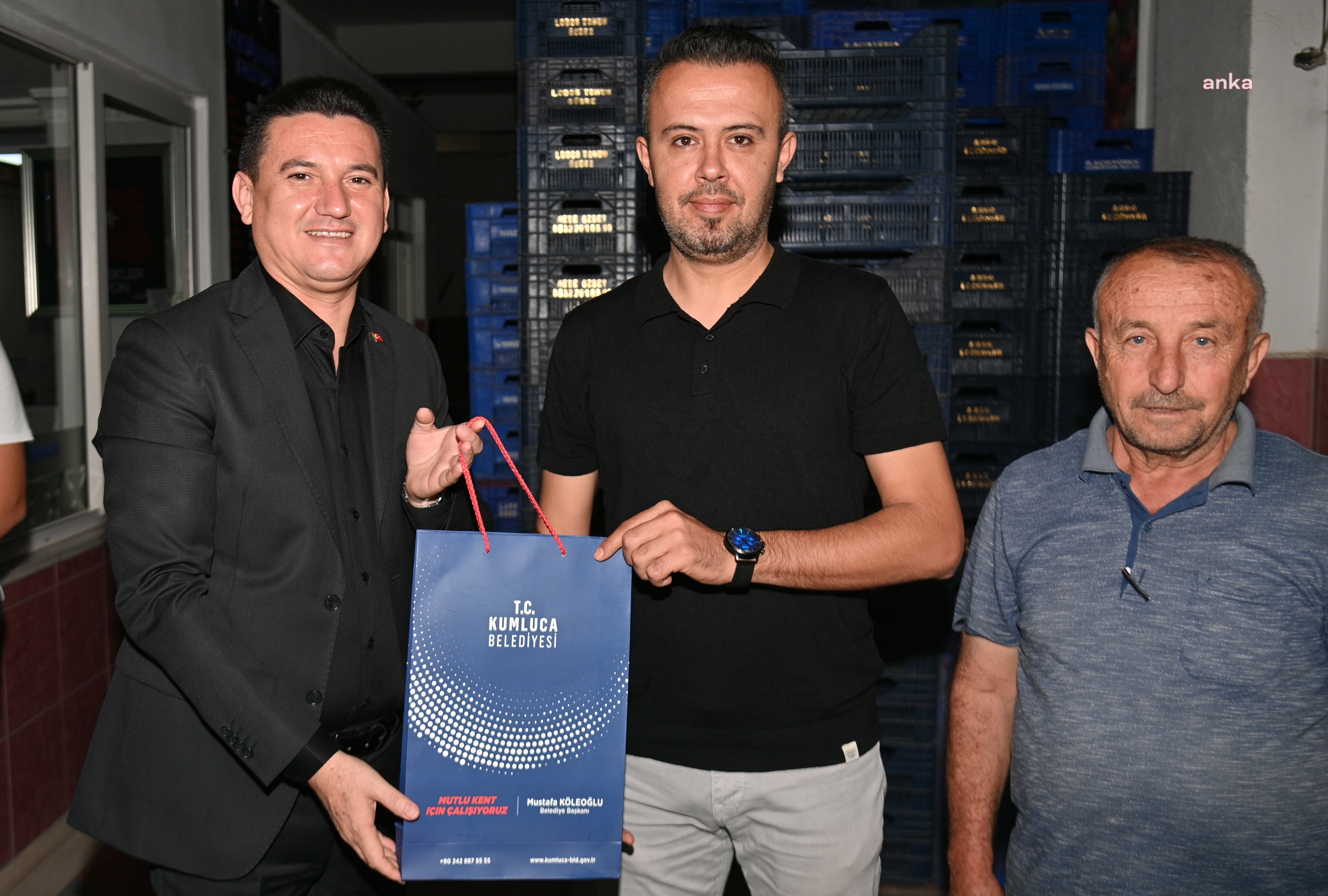 KUMLUCA BELEDİYE BAŞKANI KÖLEOĞLU, HAL ESNAFINI ZİYARET ETTİ