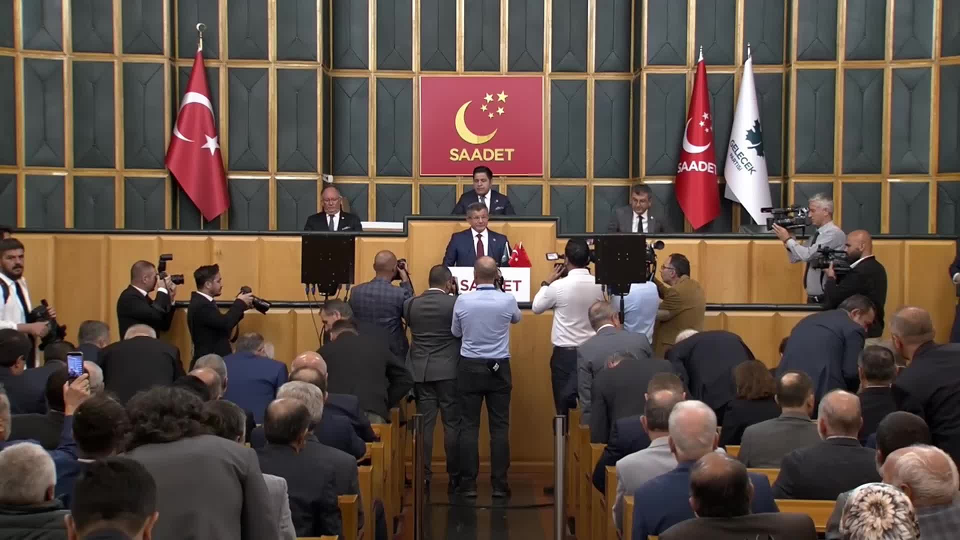 DAVUTOĞLU: HUKUKTA HİYERARŞİ KALMAMIŞ, PARALEL ANAYASA MAHKEMESİ VAR BİR YERLERDE