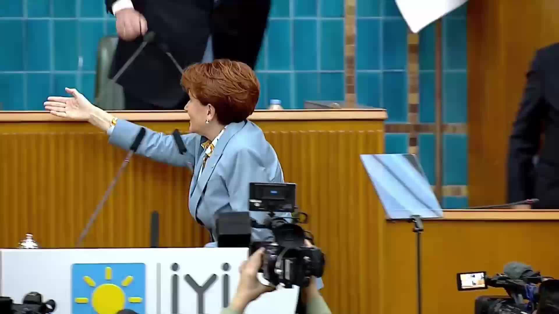 AKŞENER: SEN NEDEN HAMAS’I FİLİSTİNLİLERİN TEK MEŞRU TEMSİLCİSİ GÖRÜYORSUN? AMACIN NEDİR SAYIN ERDOĞAN? FİLİSTİN’İN HAKLILIĞINI ZAYIFLATMAK MI İSTİYORSUN? SORUMSUZCA YAPTIĞIN AÇIKLAMALARLA NETANYAHU’NUN DEĞİRMENİNE SU TAŞIYORSUN