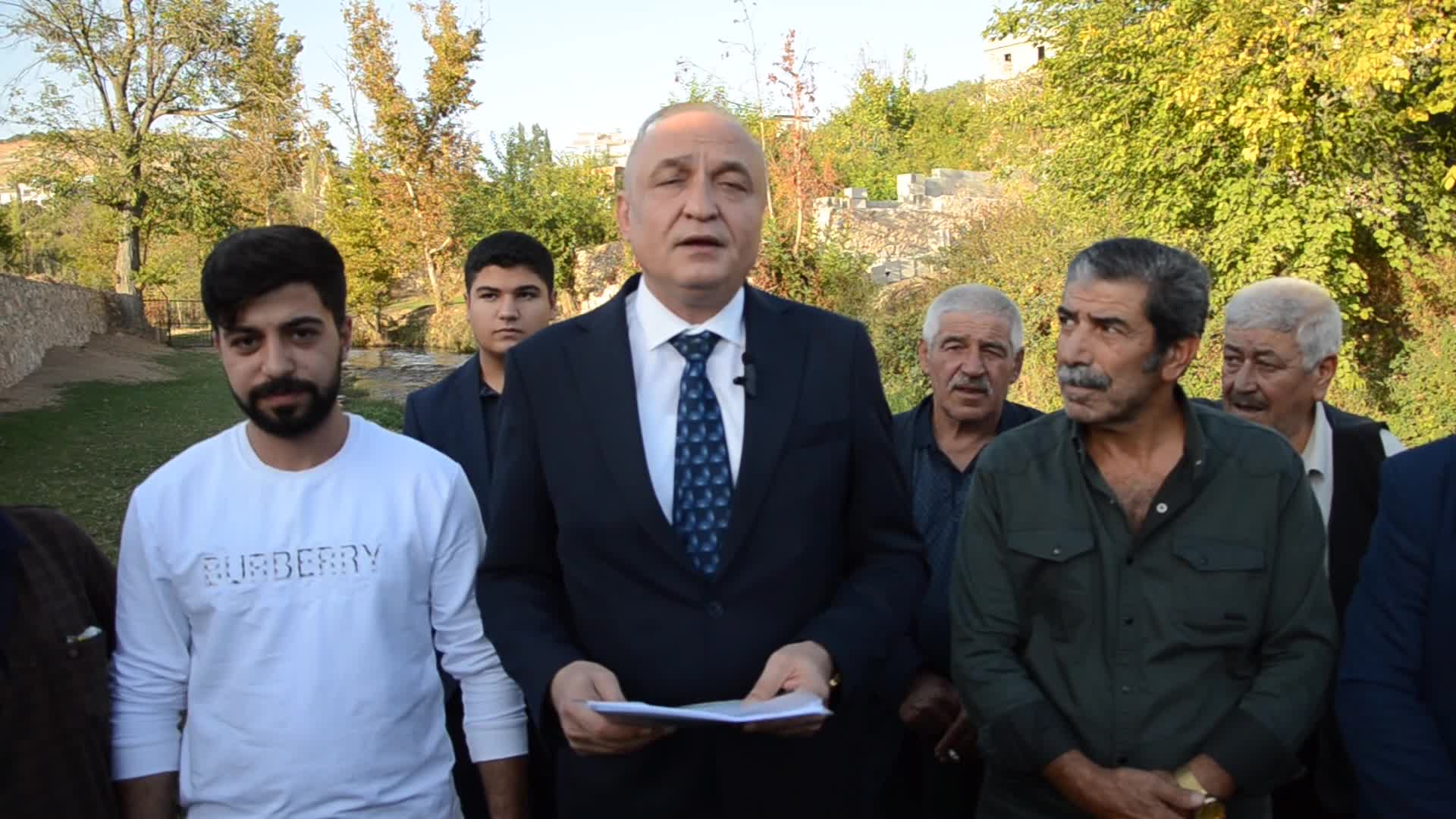CHP’Lİ MERİÇ, BAKAN ÖZHASEKİ’NİN 'NORMAL' DEDİĞİ NİZİP ÇAYI SUYUNU ANALİZ ETTİRDİ: "BU SUDAN NE İNSAN NE HAYVAN İÇEBİLİR NE DE HERHANGİ BİR CANLIYI, TOPRAĞI, BİTKİYİ, AĞACI SULAMA ŞANSINIZ YOK”