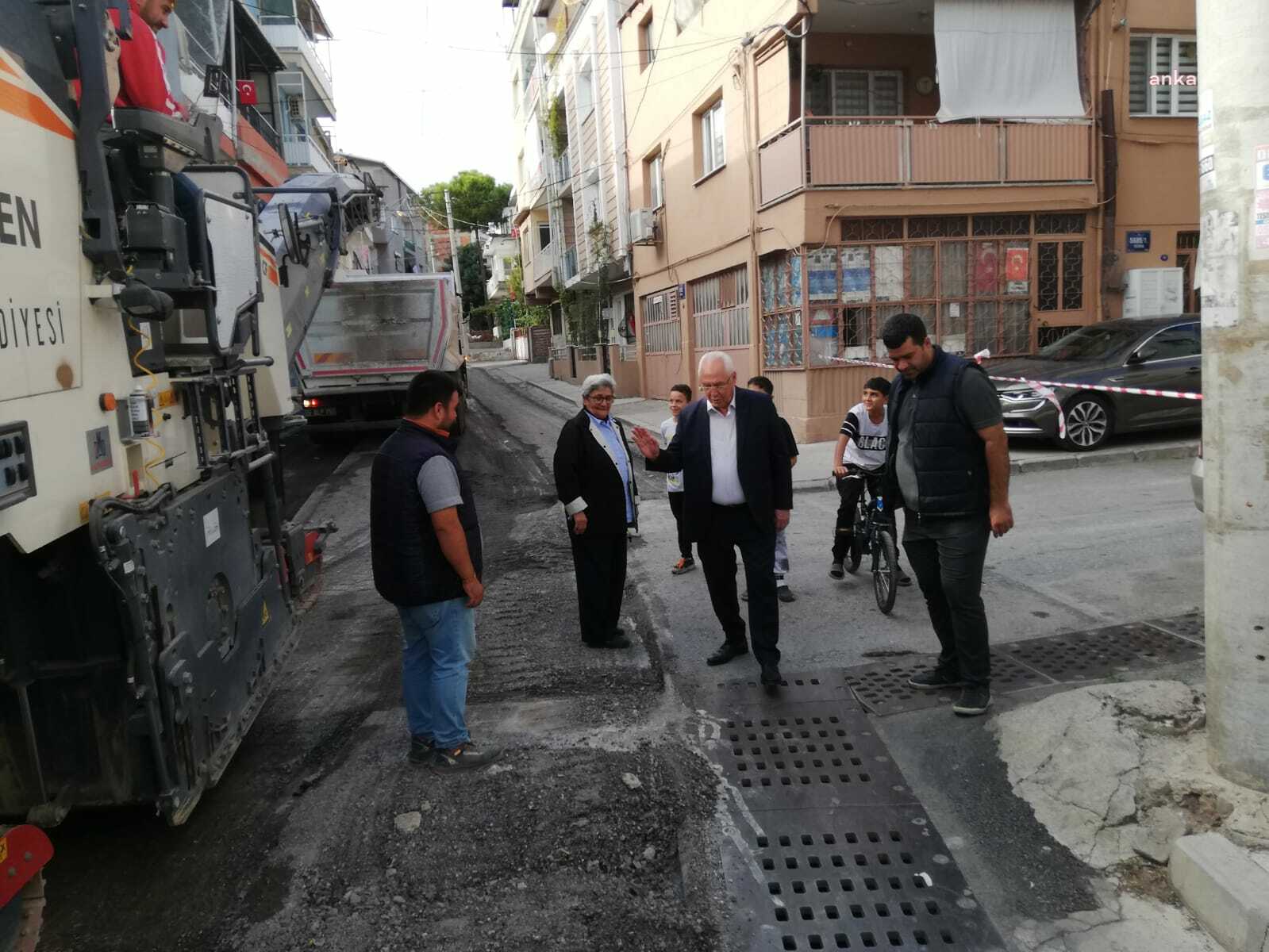 KARABAĞLAR BELEDİYESİ'NDEN SARIYER MAHALLESİ'NE ASFALTLAMA ÇALIŞMASI