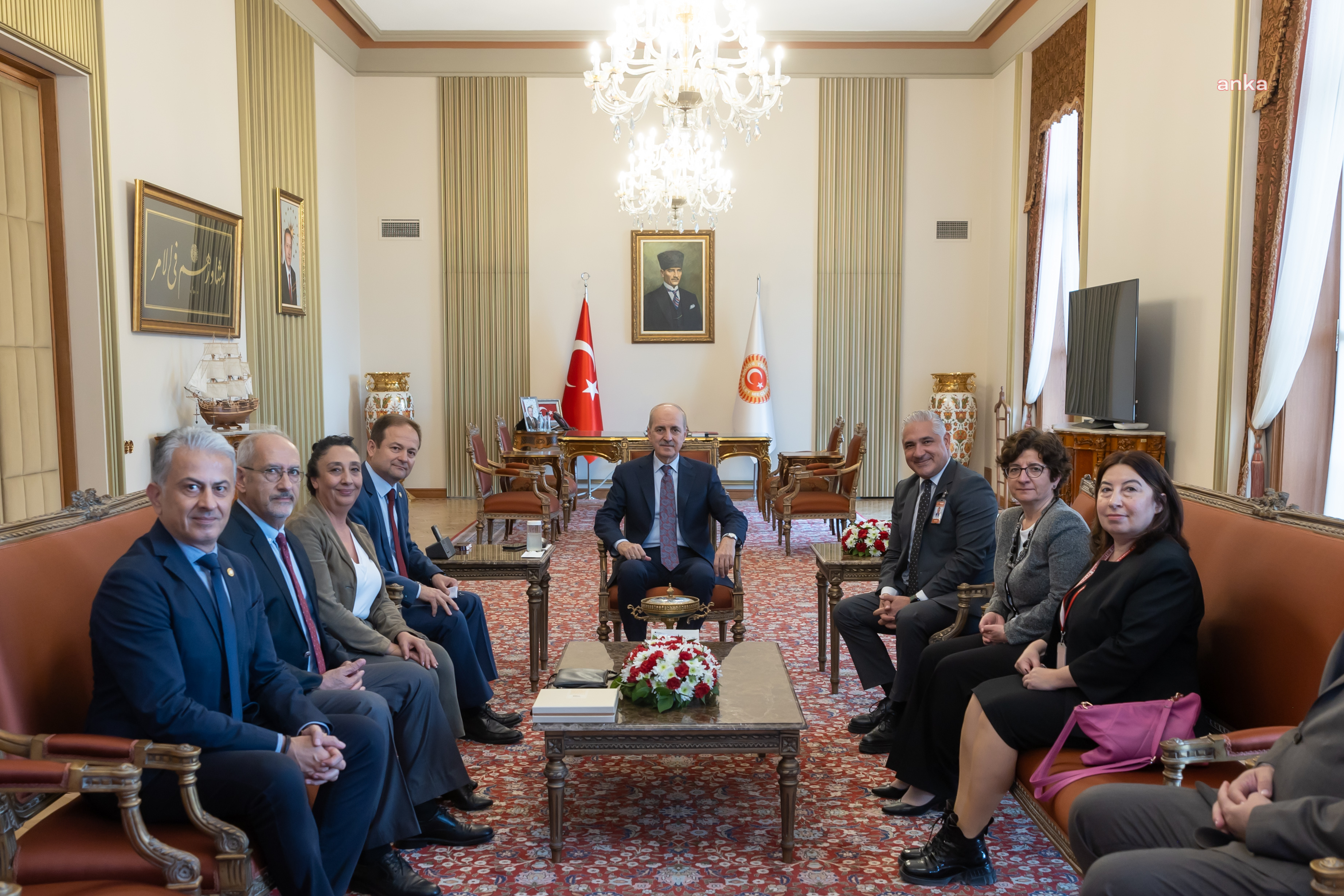 PARLAMENTO MUHABİRLERİ DERNEĞİ TBMM BAŞKANI NUMAN KURTULMUŞ'U MAKAMINDA ZİYARET ETTİ