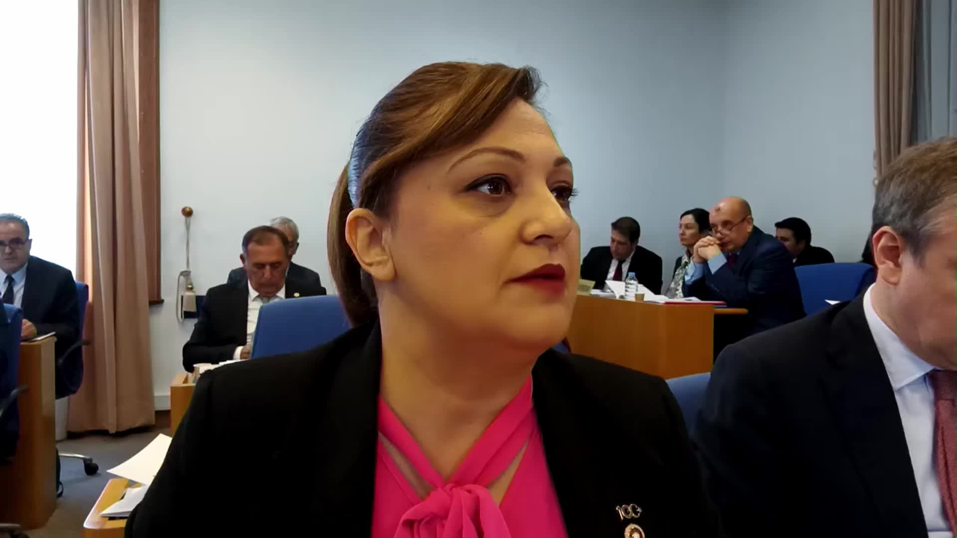 BURCU KÖKSAL, BAKAN IŞIKHAN'A SPUTNİK TÜRKİYE'DEN ATILAN GAZETECİLERİ SORDU: "24 SENDİKA ÜYESİNİN İŞE İADESİ, TİS İLE GARANTİ ALTINA ALINMASI KONULARINDA ÇALIŞMANIZ VAR MI?"
