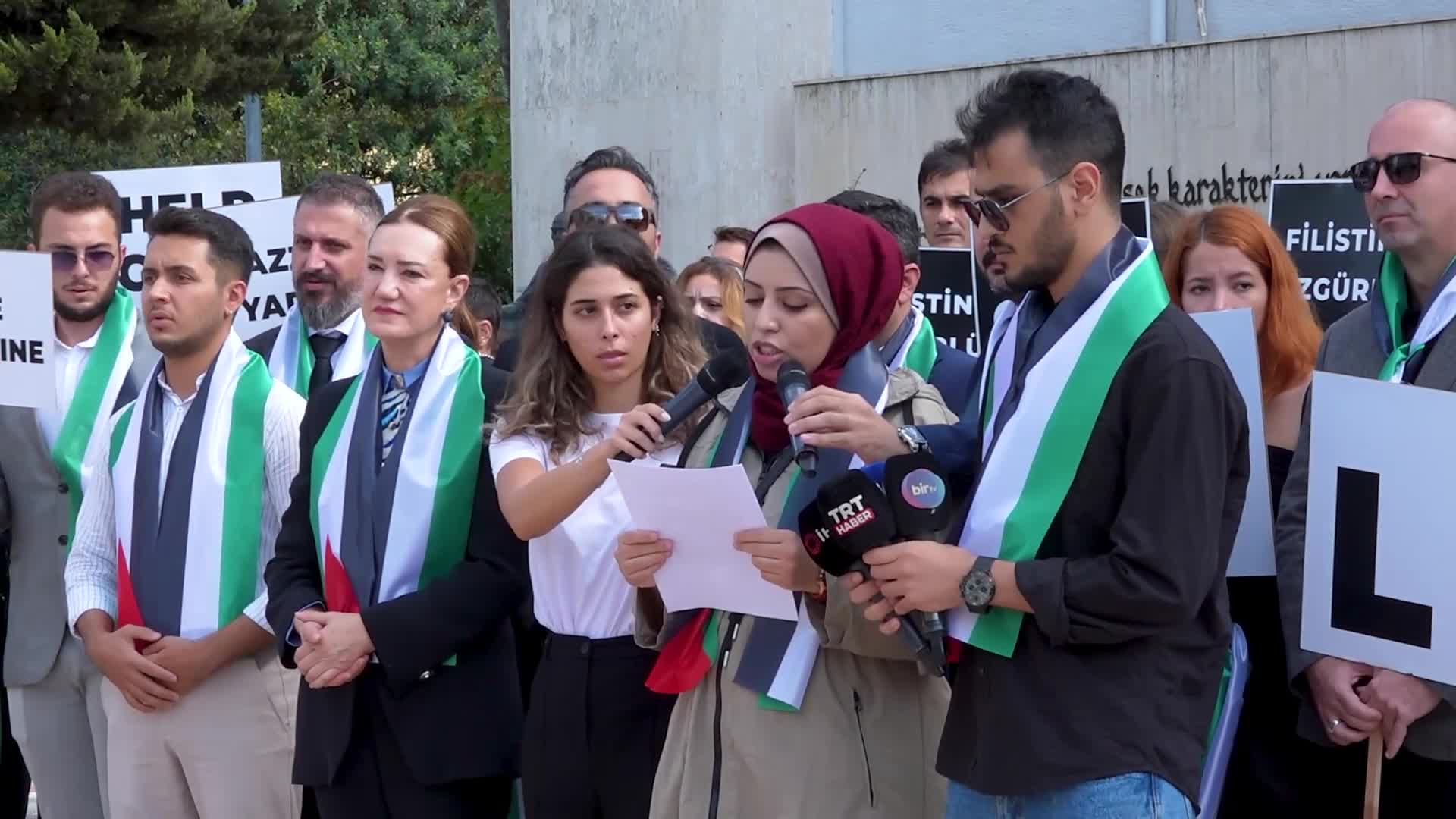 DOKUZ EYLÜL ÜNİVERSİTESİ ÖĞRENCİLERİNDEN İSRAİL PROTESTOSU: “FİLİSTİN’E ÖZGÜRLÜK”