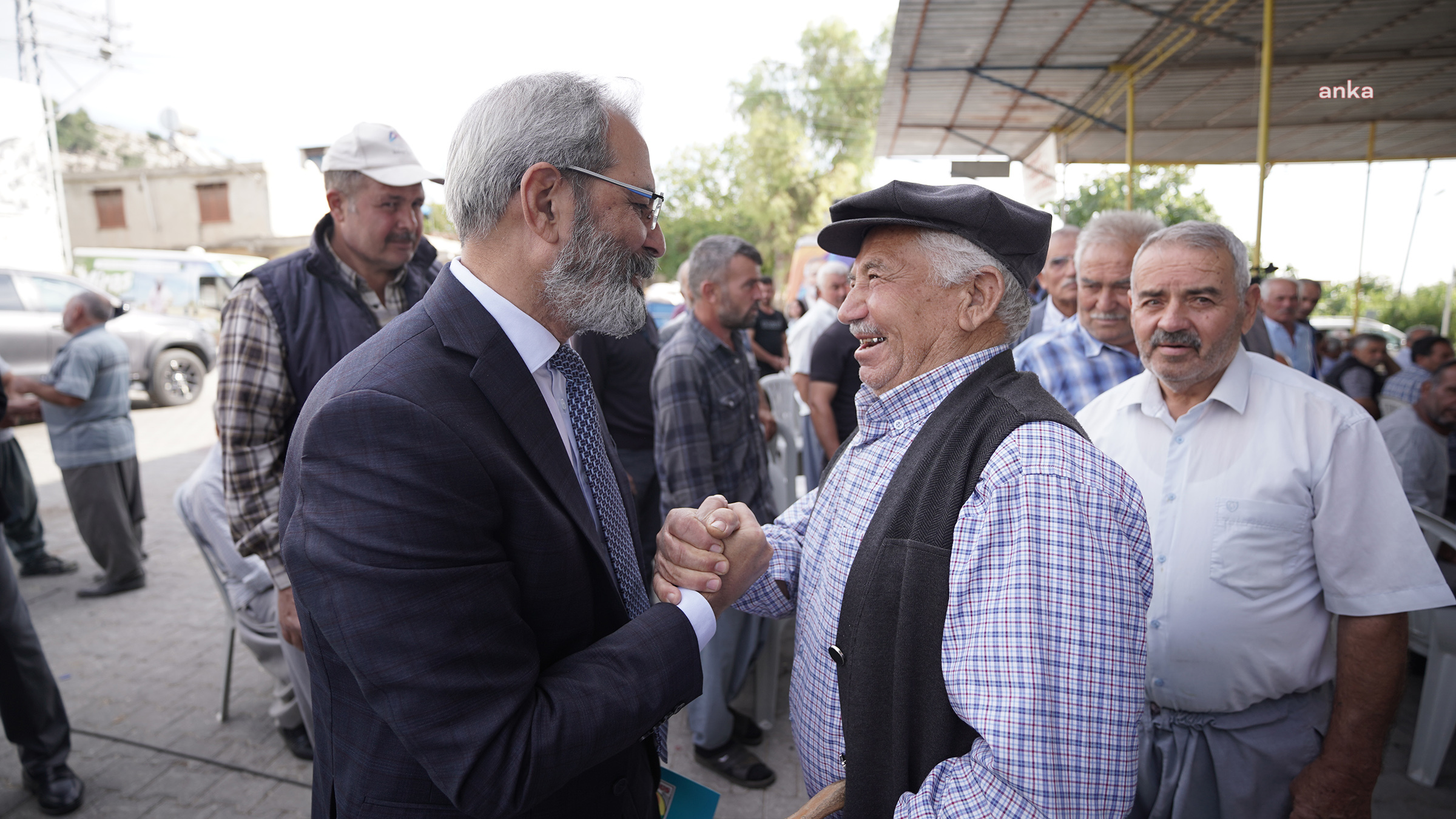 TARSUS BELEDİYESİ’NDEN ÇİFTÇİYE YÜZDE 100 HİBELİ SÜT OTU YEM TOHUMU DESTEĞİ