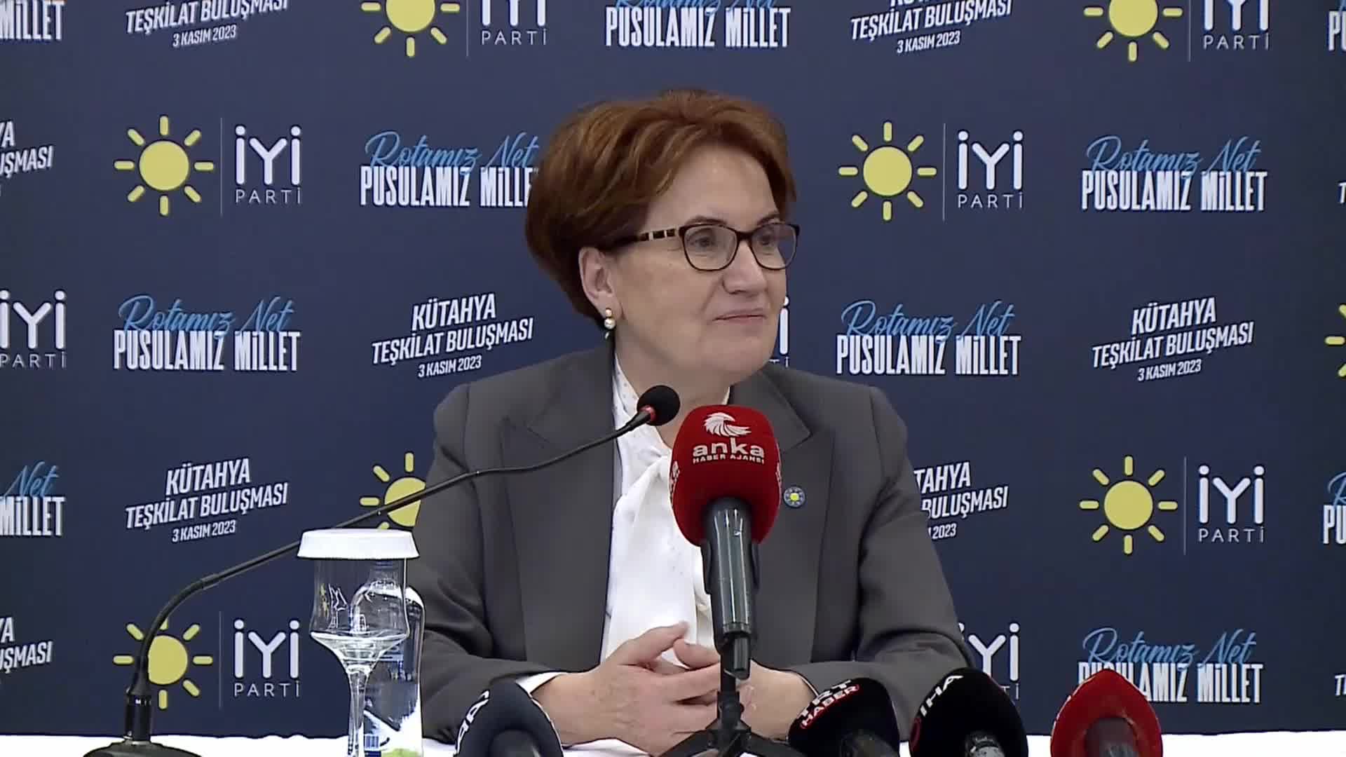 AKŞENER KÜTAHYA’DA: SAYIN ERDOĞAN, SAYIN ALİ YERLİKAYA İYİ GİDİYOR, ONUN ELLERİNİ DE SAKIN OLA TUTMA. ÇÜNKÜ BU ÜLKE NEREDEYSE KOLOMBİYA’YA DOĞRU DÖNÜYOR
