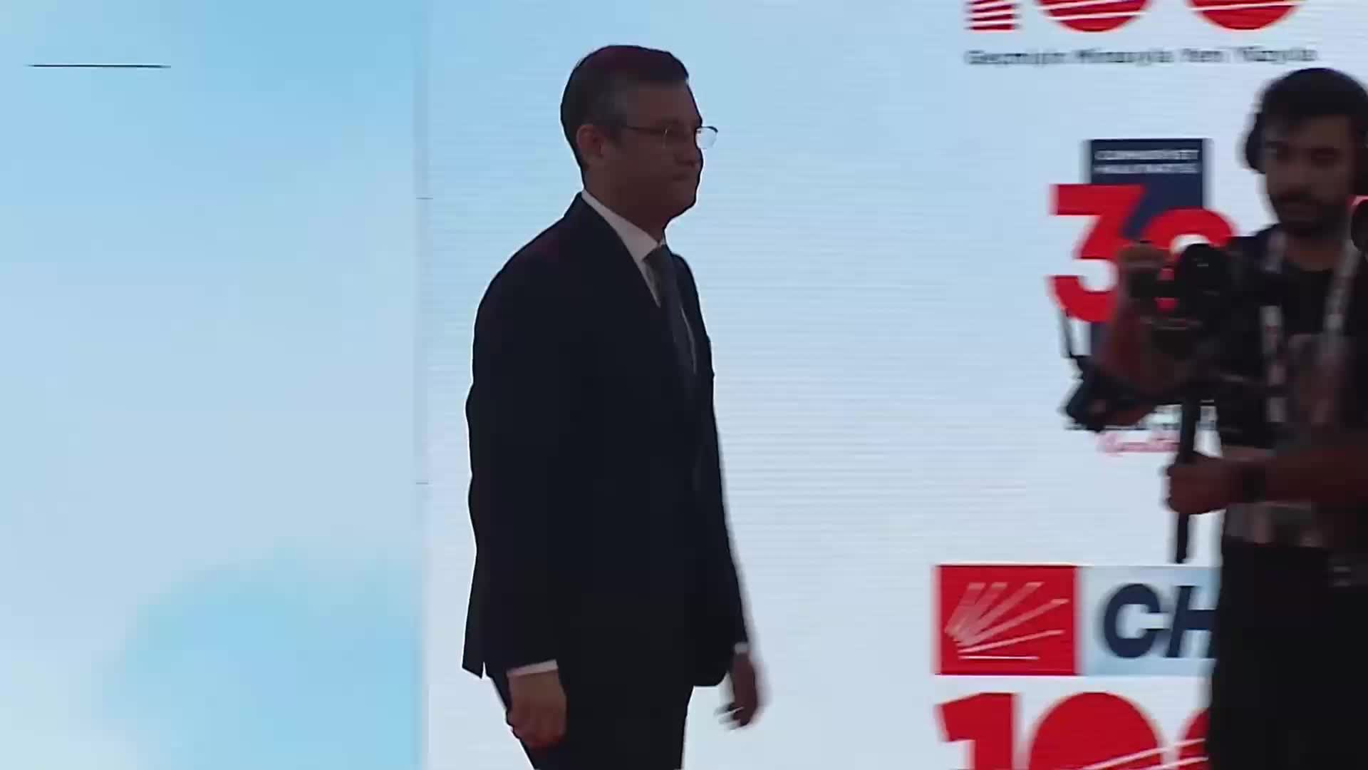 CHP 38. OLAĞAN KURULTAYI... ÖZGÜR ÖZEL: “HİÇ ÜSTÜME ALINMADIM. CHP'DE HANÇER YOK, HANÇERLEYECEK DE KİMSE YOK”