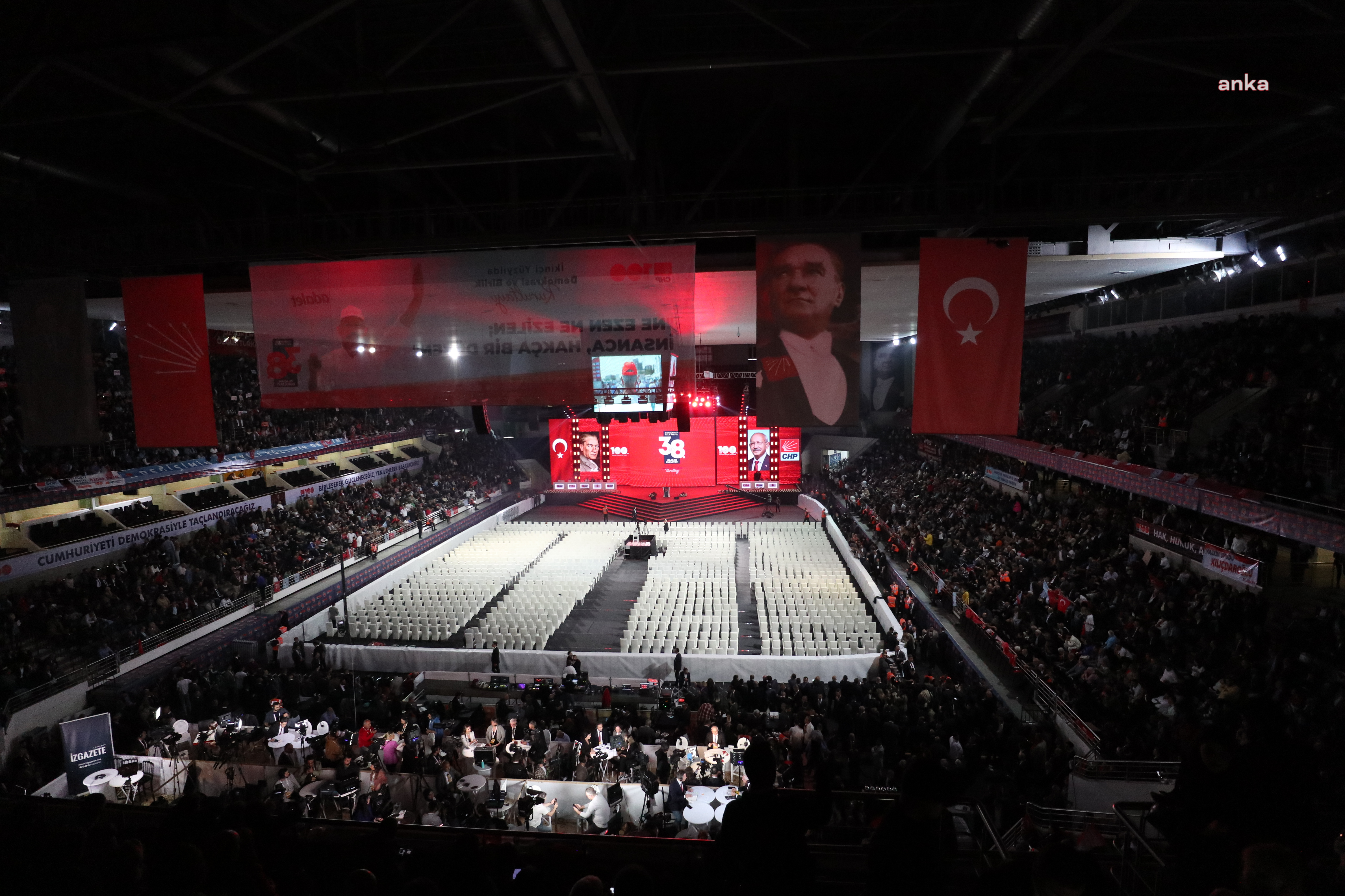 CHP KURULTAYI’NDA GENEL BAŞKANLIK SEÇİMİ, İKİNCİ TURA KALDI
