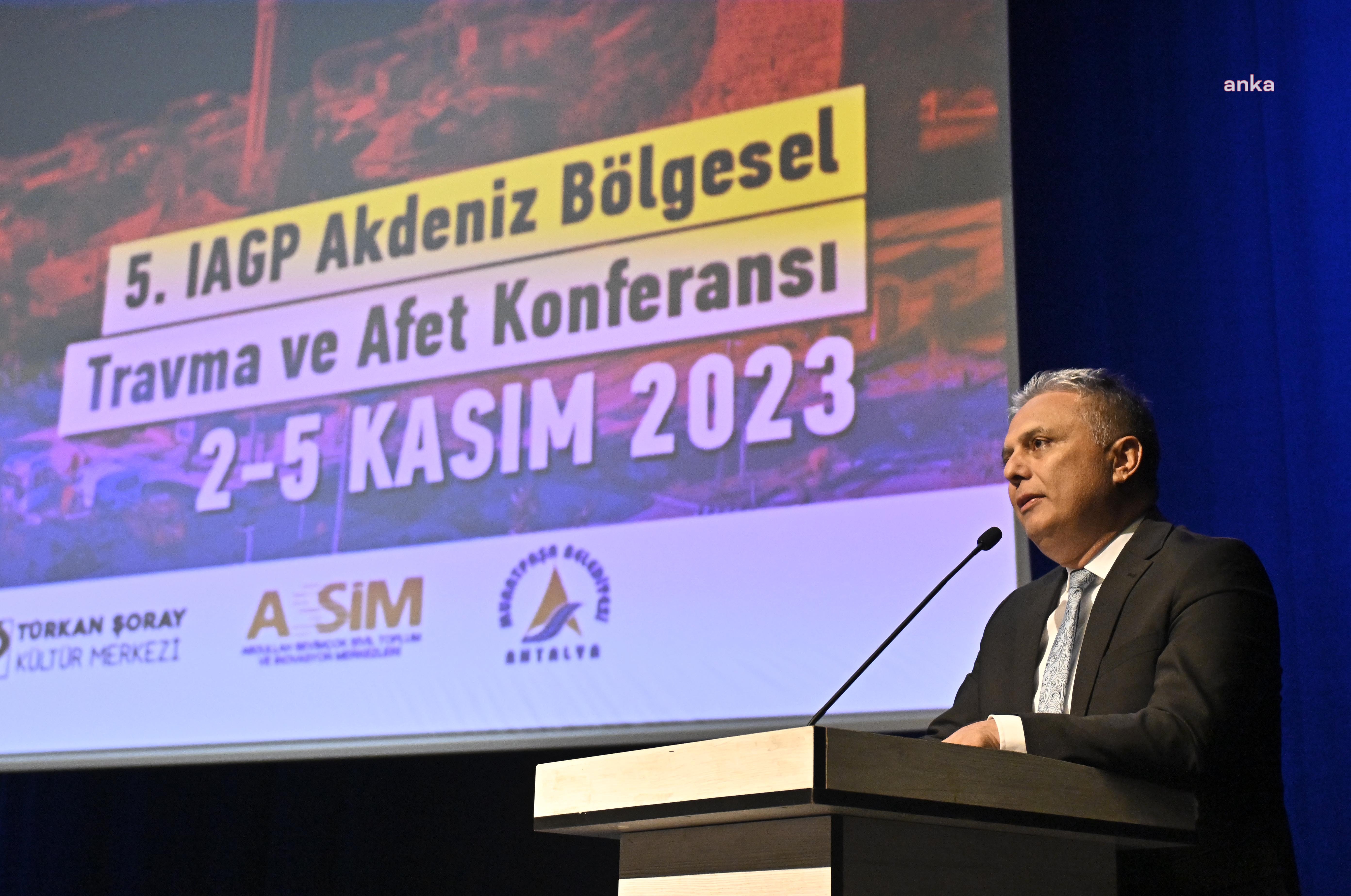 DÜNYANIN SORUNLARI, MURATPAŞA'DA KONUŞULDU