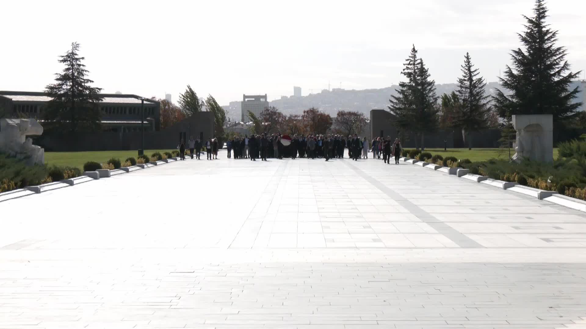 ESKİ BAŞBAKAN BÜLENT ECEVİT, ÖLÜMÜNÜN 17. YIL DÖNÜMÜNDE MEZARI BAŞINDA ANILDI... ÖNDER AKSAKAL: DSP, SENDEN SONRA İLK KEZ GENEL BAŞKAN DÜZEYİNDE MECLİS'TE TEMSİL EDİLDİ VE İKTİDAR İTTİFAKINDA YER ALDI