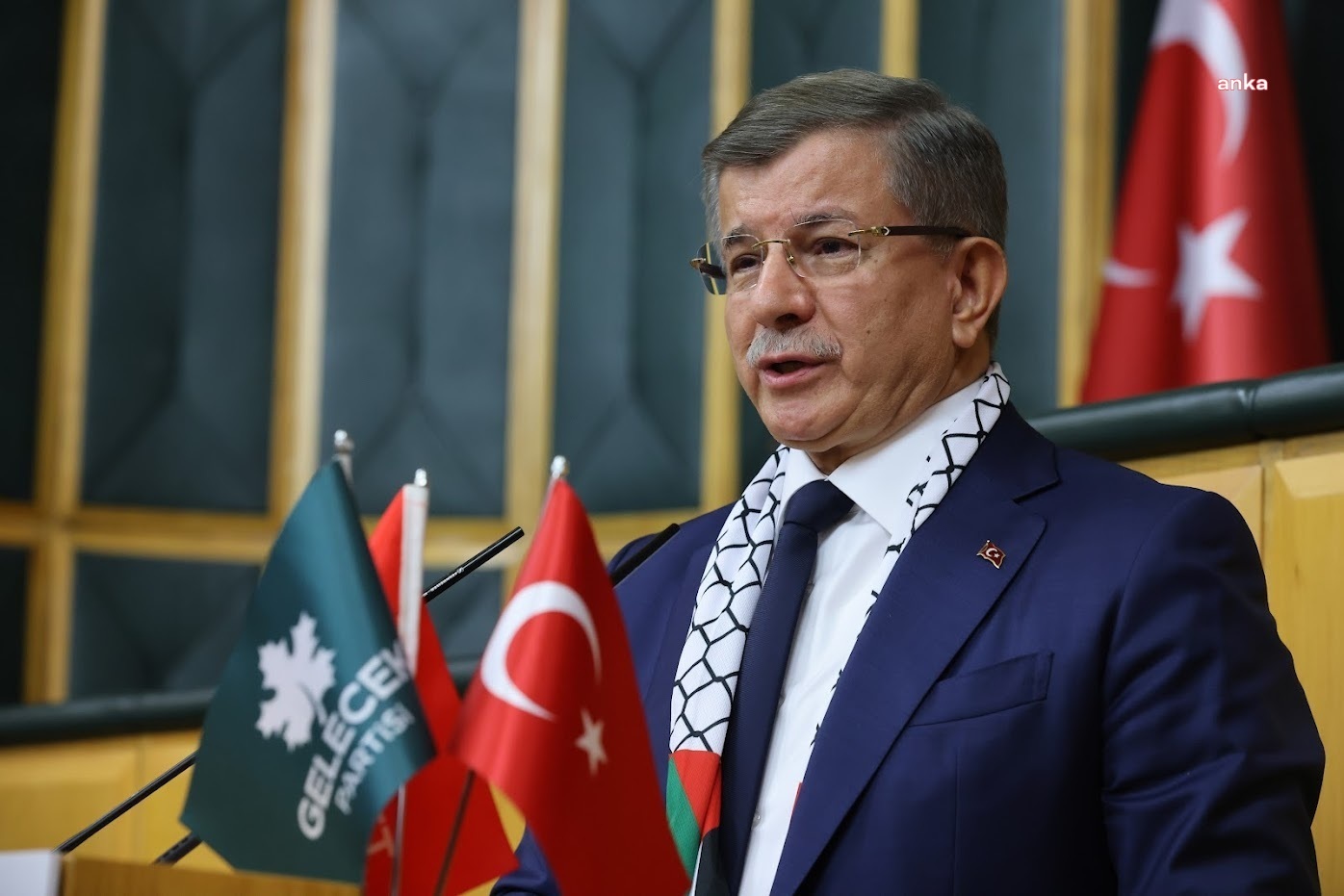DAVUTOĞLU'NDAN, CHP GENEL BAŞKANI SEÇİLEN ÖZEL'E TEBRİK TELEFONU