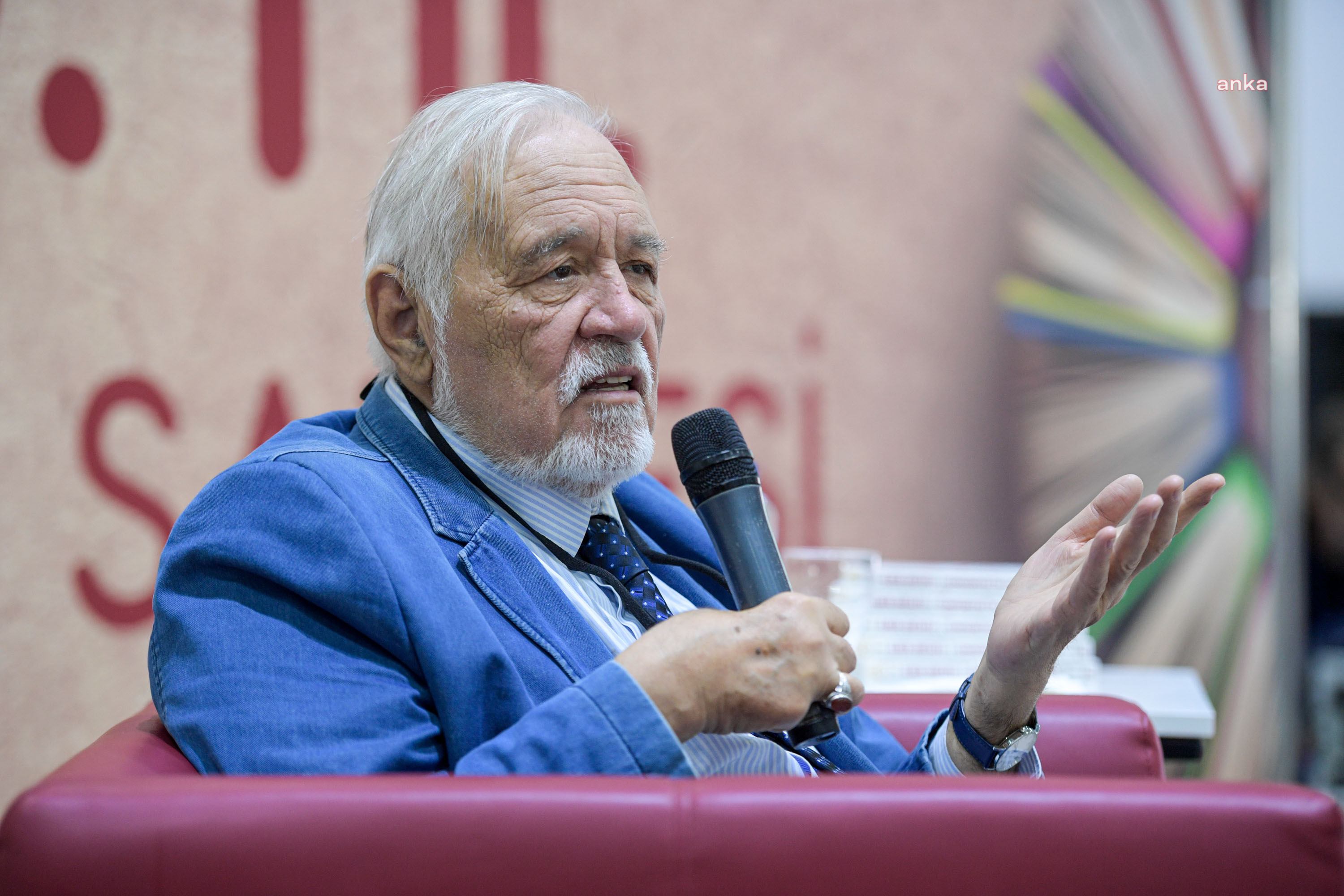 PROF.DR. İLBER ORTAYLI İZMİR'DE OKURLARI İLE BULUŞTU
