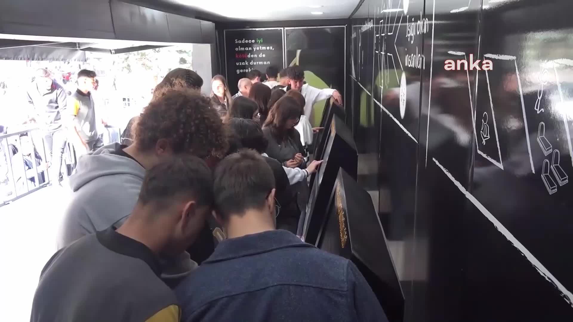 AKSARAY'DA STANT AÇAN NARKOTIR'DA, HALK MADDE BAĞIMLILIĞINA KARŞI BİLGİLENDİRİLİYOR