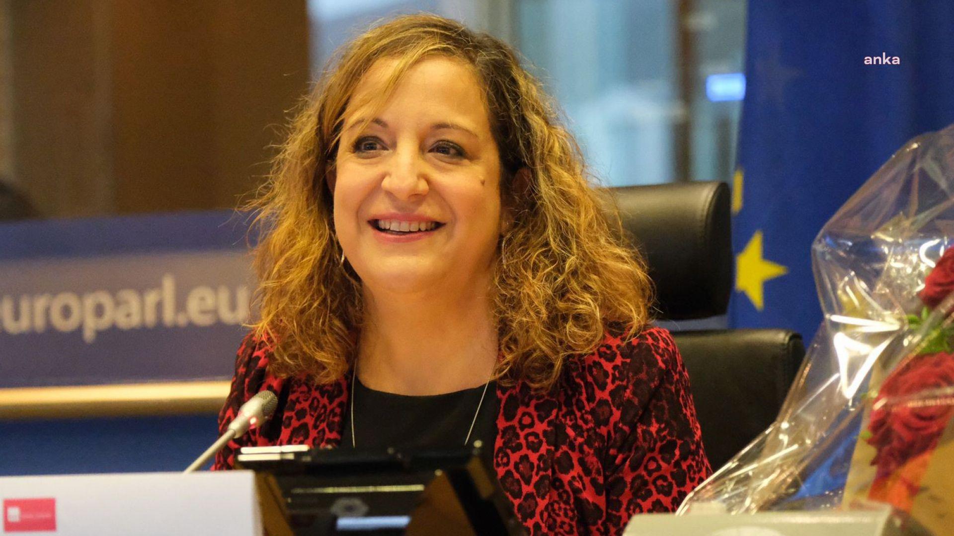 IRATXE GARCIA PEREZ: TÜRKİYE CUMHURİYETİ'NİN 100'ÜNCÜ YILINI KUTLADIĞI SIRADA, CHP GENEL BAŞKANI SEÇİLEN ÖZGÜR ÖZEL'E EN İÇTEN TEBRİKLERİMİ SUNUYORUM