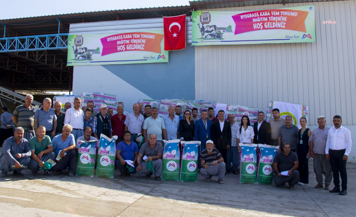 MERSİN BÜYÜKŞEHİR’DEN TARSUSLU ÜRETİCİLERE YEM DESTEĞİ