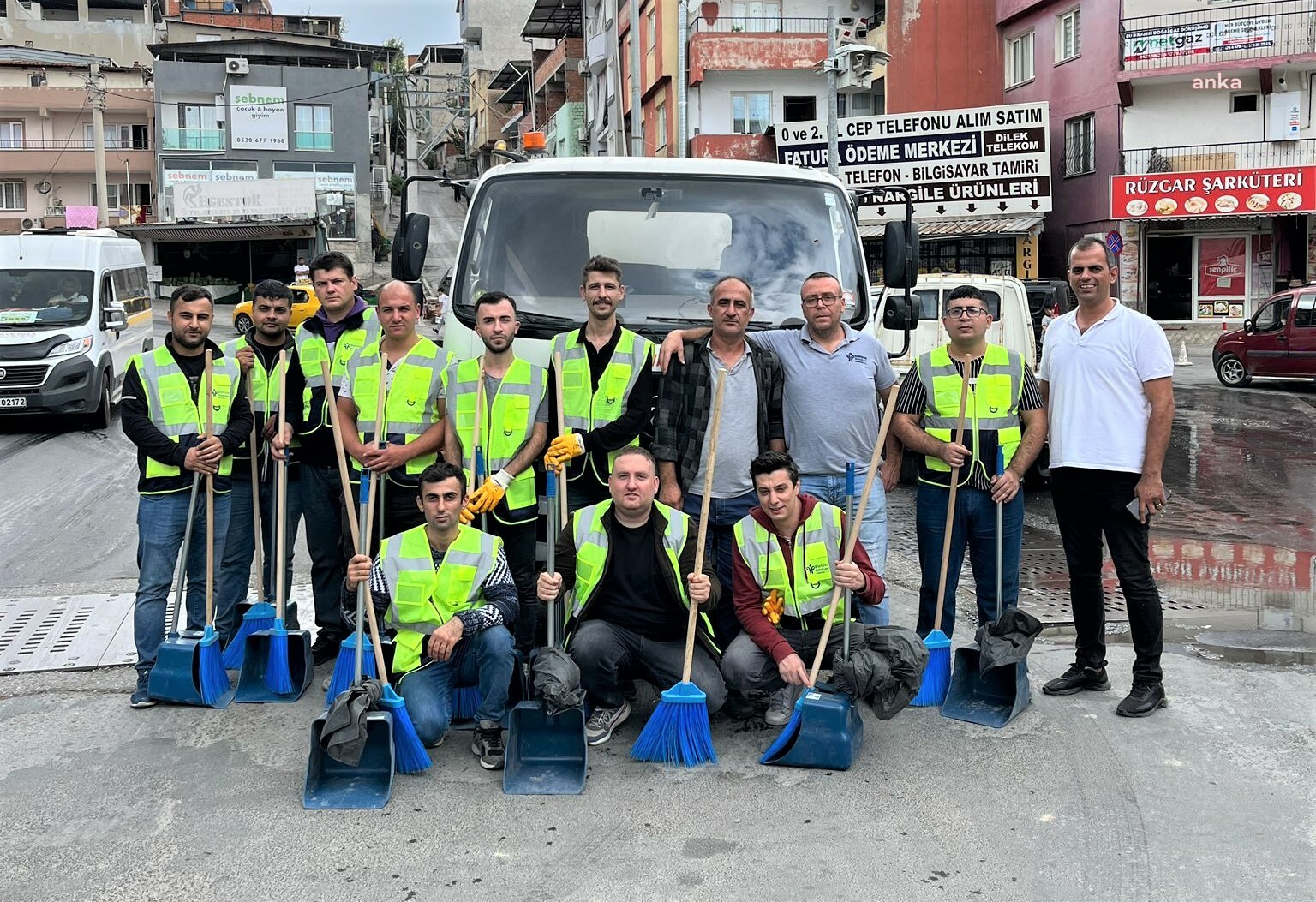 BORNOVA BELEDİYESİ'NDE DETAYLI TEMİZLİK İÇİN "SÜPÜRGECİ EKİBİ" KURULDU