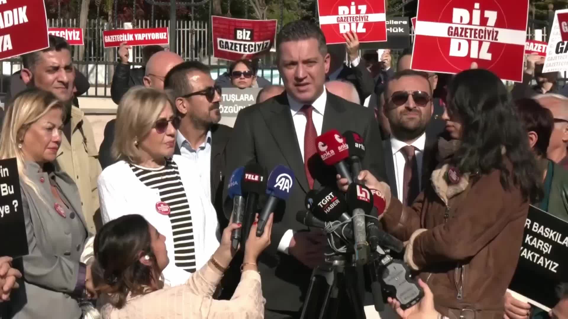 ERİNÇ SAĞKAN'DAN "SANSÜR" YASASI ÇAĞRISI: "BEKLENTİMİZ, ANAYASA MAHKEMESİ’NDEN AİHS’İN 10. MADDESİNDE BELİRTİLDİĞİ ÜZERE BU YASAL DÜZENLEMENİN ACİLEN İPTAL EDİLMESİDİR"