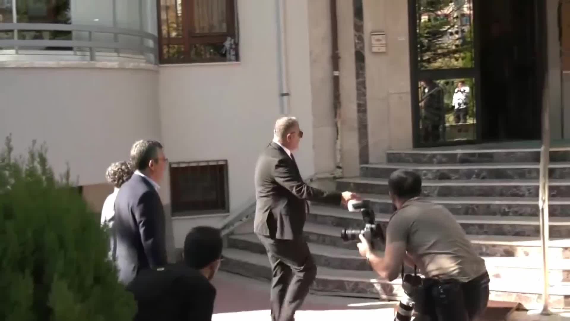 CHP GENEL BAŞKANI ÖZGÜR ÖZEL VE EŞİ, KEMAL KILIÇDAROĞLU'NU EVİNDE ZİYARET ETTİ