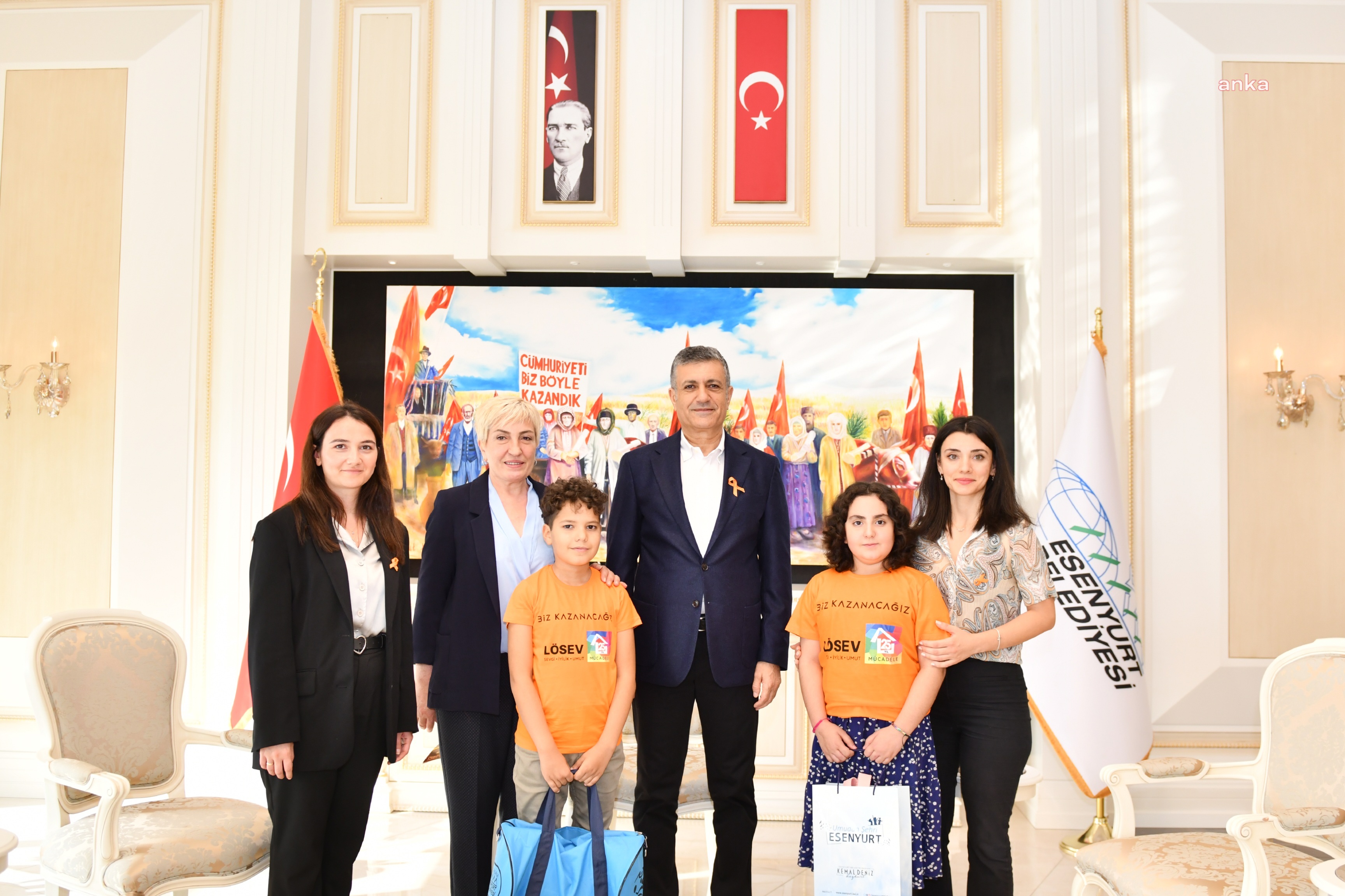 LÖSEMİLİ ÇOCUKLARDAN ESENYURT BELEDİYE BAŞKANI BOZKURT’A ZİYARET