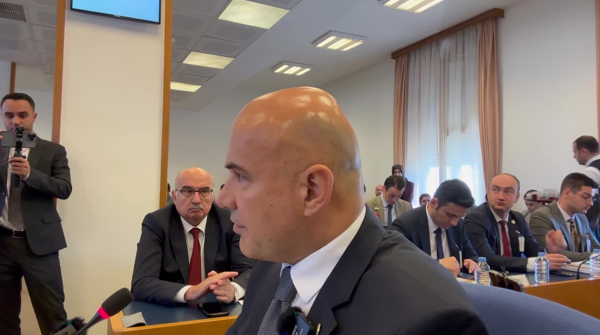 TURHAN ÇÖMEZ’DEN AFGAN GÖÇMEN UYARISI: METAMFETAMİN NE YAZIK Kİ AFGAN GÖÇMENLERİN SIRTINDAKİ ÇANTALARLA TÜRKİYE’YE SOKULMUŞ VE YAVRULARIMIZ OKUL ÖNLERİNDE SATILAN METAMFETAMİNLERLE ZEHİRLENMEKTEDİR