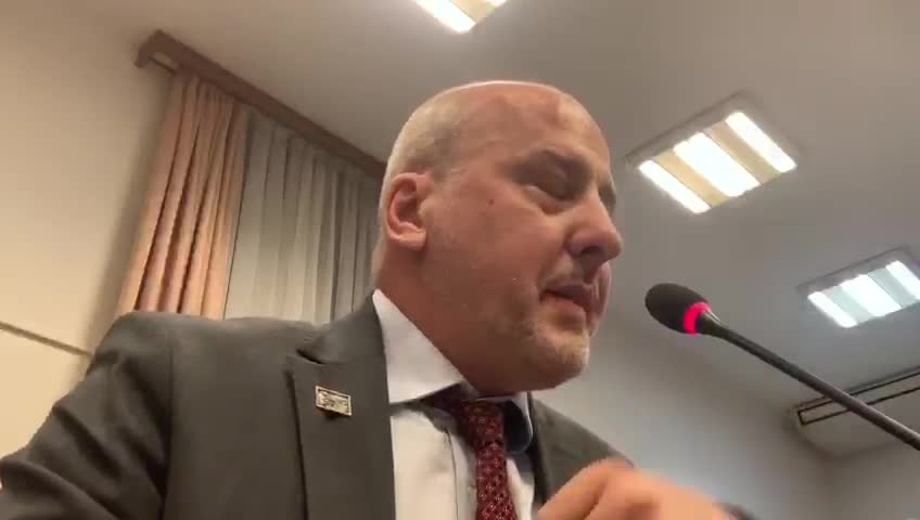 AHMET ŞIK: OKLAR HER SEFERİNDE AYNI YAPIYA İŞARET EDİYOR. ÖYLE Kİ BU KLİK BUGÜN YARGITAY 3. CEZA DAİRESİ’NİN VERDİĞİ BİR KARAR ÜZERİNDEN SİYASİ BASKIYLA AYM’Yİ ADETA KAPATTIRDI. İKİNCİ BİR PARALEL DEVLET YAPILANMASIYLA MI KARŞI KARŞIYAYIZ?