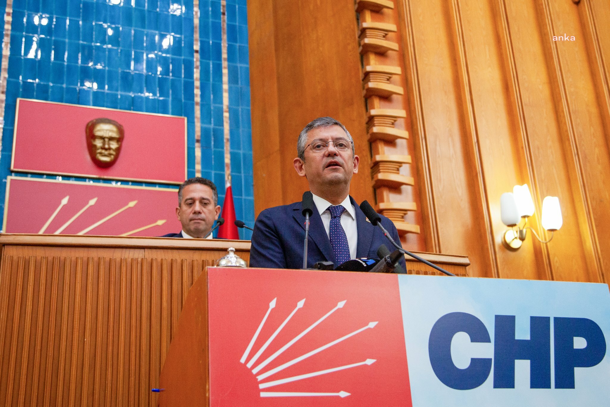 ÖZGÜR ÖZEL: PARTİMİZİN OLAĞANÜSTÜ GRUP TOPLANTISINDA YARGIDA YAŞANAN KRİZİ DEĞERLENDİRDİK. ANAYASAYI ORTADAN KALDIRANLARA KARŞI GÜN SUSMA GÜNÜ DEĞİLDİR. HALKIMIZI  DİRENMEYE DAVET EDİYORUZ. BU HUKUKSUZLUĞA TESLİM OLMAYACAĞIZ