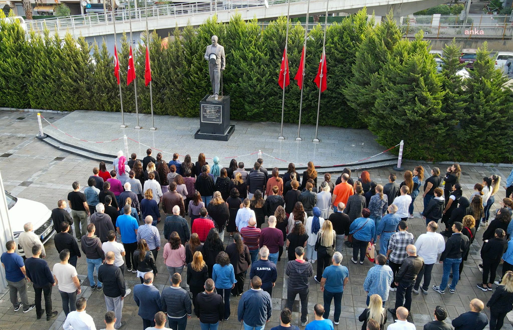 BAYRAKLI’DA HAYAT İKİ DAKİKALIĞINA DURDU