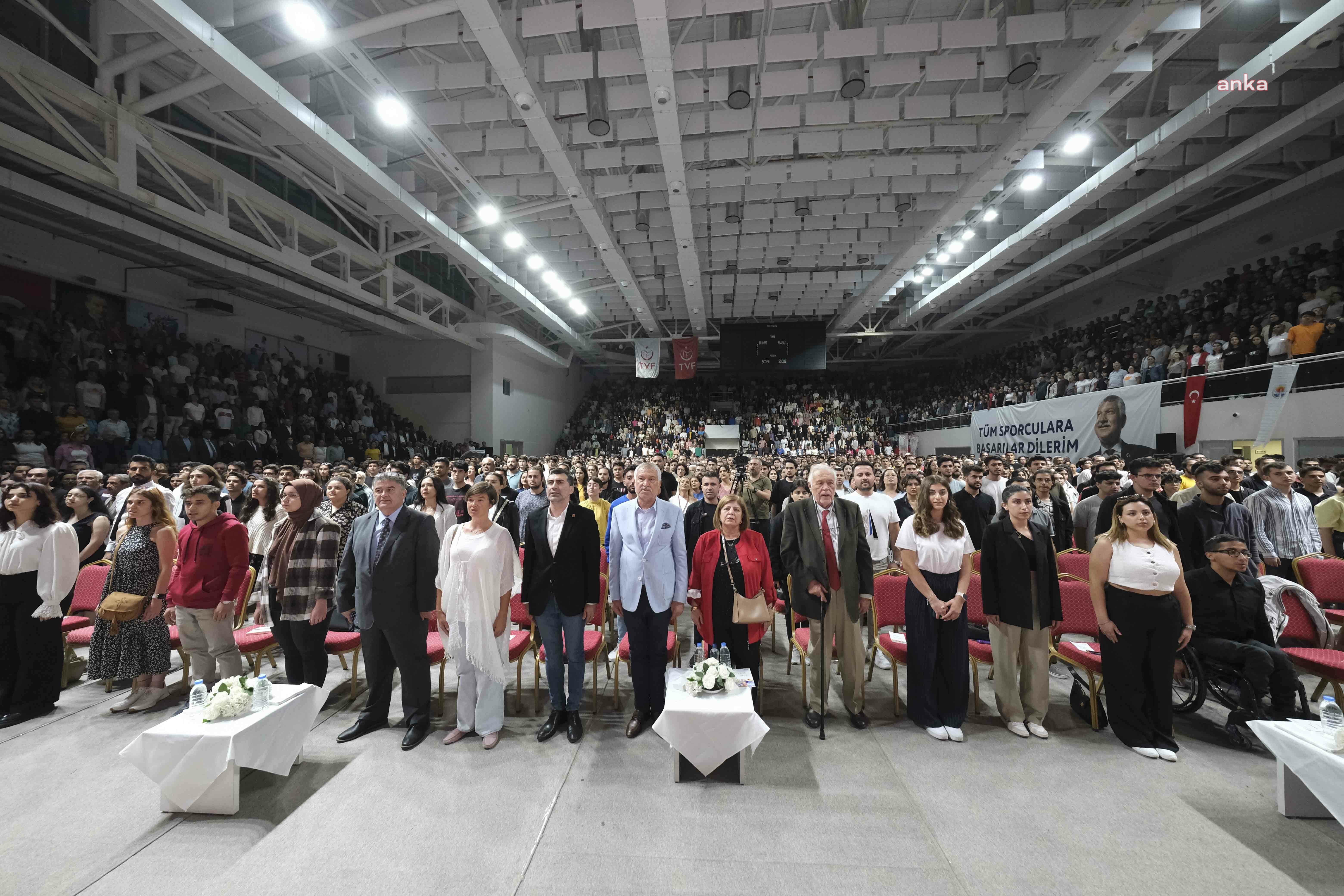 10 BİNİ AŞKIN ADANALI, İLBER ORTAYLI’NIN “100. YILDA CUMHURİYET” KONFERANSINI DİNLEDİ