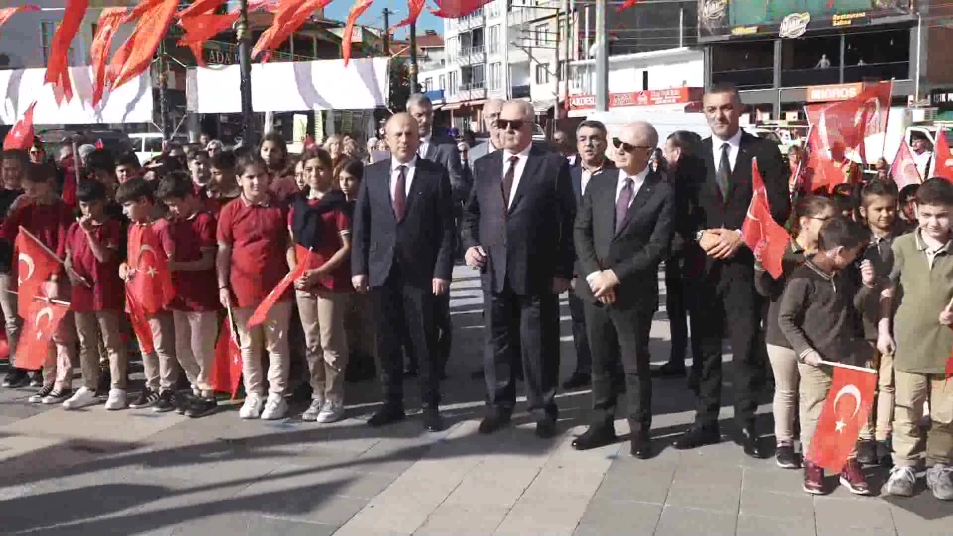 BÜYÜKÇEKMECE'DE ATATÜRK’Ü ANMA GÜNÜ’NDE 3 ATATÜRK ANITI TÖRENLE AÇILDI