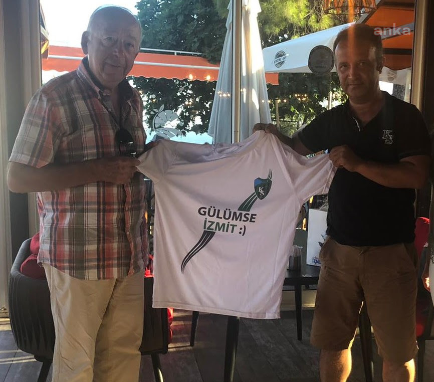 "GÜLÜMSE İZMİT" FORMASI, MUTLULUKTAN AĞLATTI