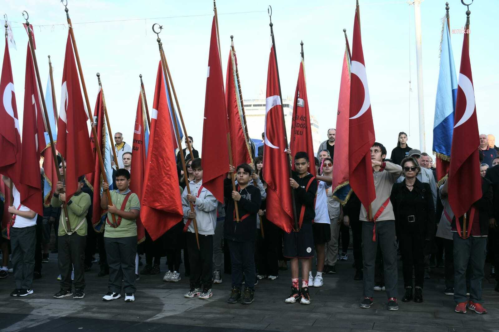 KUŞADASI ATA’SINI SAYGIYLA ANDI