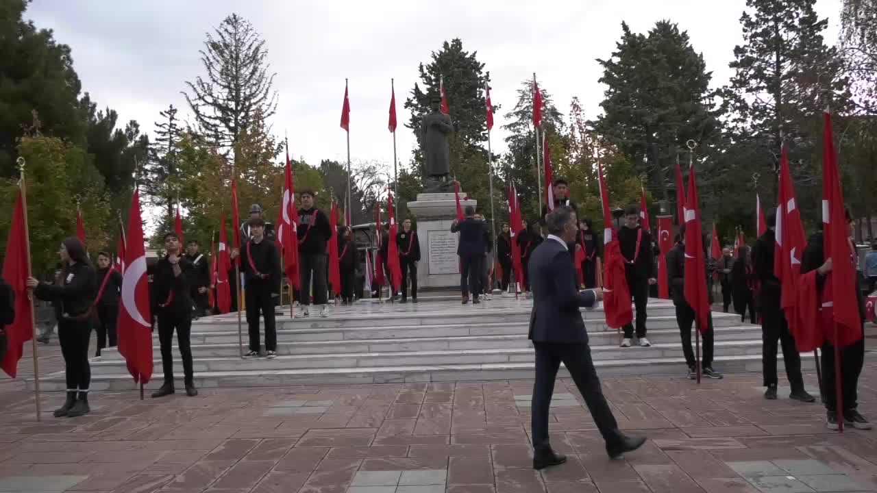 ÇORUM'DA 65 YAŞINDAKİ SATI TUNÇ, ATA’YA SEVGİSİNİ ŞİİRLE GÖSTERDİ