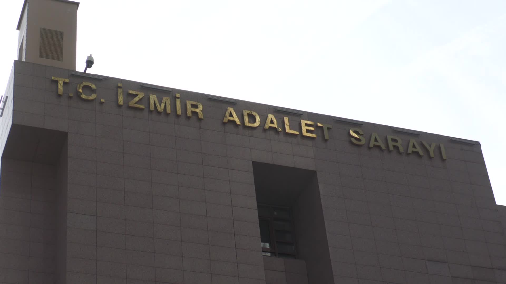 MENDERES BELEDİYE BAŞKANI KAYALAR’IN YARGILANDIĞI DAVANIN 4’ÜNCÜ DURUŞMASI YAPILDI... SAVCI MÜTALAA İÇİN EK SÜRE İSTEDİ, DURUŞMA 24 KASIM’A ERTELENDİ
