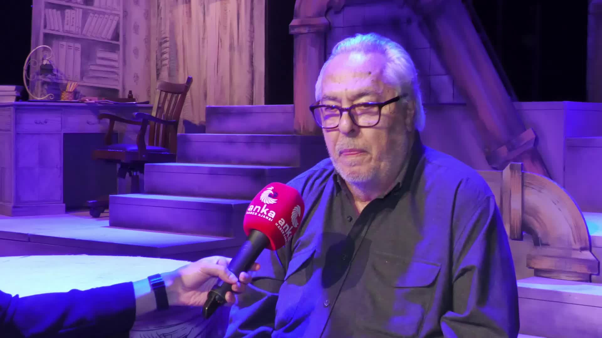 IBSEN’İN “BİR HALK DÜŞMANI” OYUNU, İSTANBUL’DA İZLEYİCİYLE BULUŞTU... YÖNETMEN RUTKAY AZİZ: “BEN İLERİCİ VE DEVRİMCİ BİR TİYATRO YAPIYORUM”