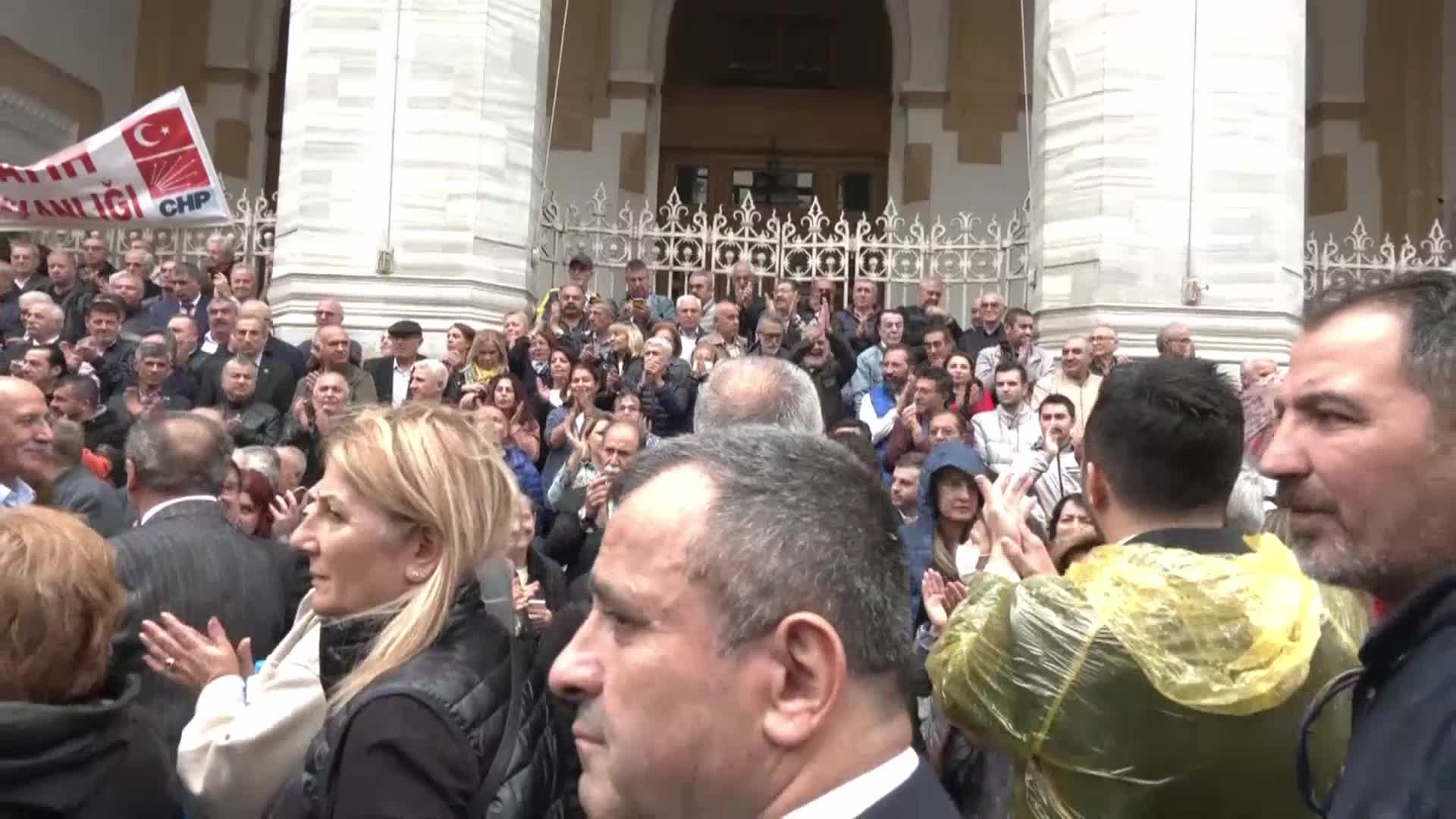 CHP İSTANBUL İL BAŞKANLIĞI, YARGITAY ÜYELERİNE “ANAYASA KİTAPÇIĞI” GÖNDERDİ. ÖZGÜR ÇELİK: “YÜKSEK YARGIYA ANAYASA'YI HATIRLATMA İHTİYACI HİSSETMEMİZ, BUGÜN DÜNDEN ÇOK DAHA GERİDEYİZ DEMEKTİR”
