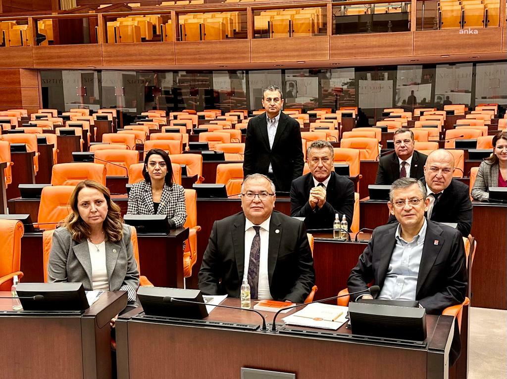 ÖZGÜR ÖZEL: "EYLEMİMİZ, İKİNCİ BİR KARARA KADAR DEVAM EDECEK"
