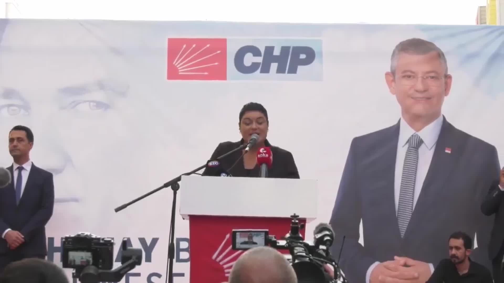 ÖZGÜR ÖZEL: "HATAY'DA 10 KİŞİDEN 9'U DEPREMİN BİRİNCİ YILINI ÇADIRDA, KONTEYNERDE GEÇİRİYOR OLACAK, BUNU KABUL ETMEMİZ MÜMKÜN DEĞİL"