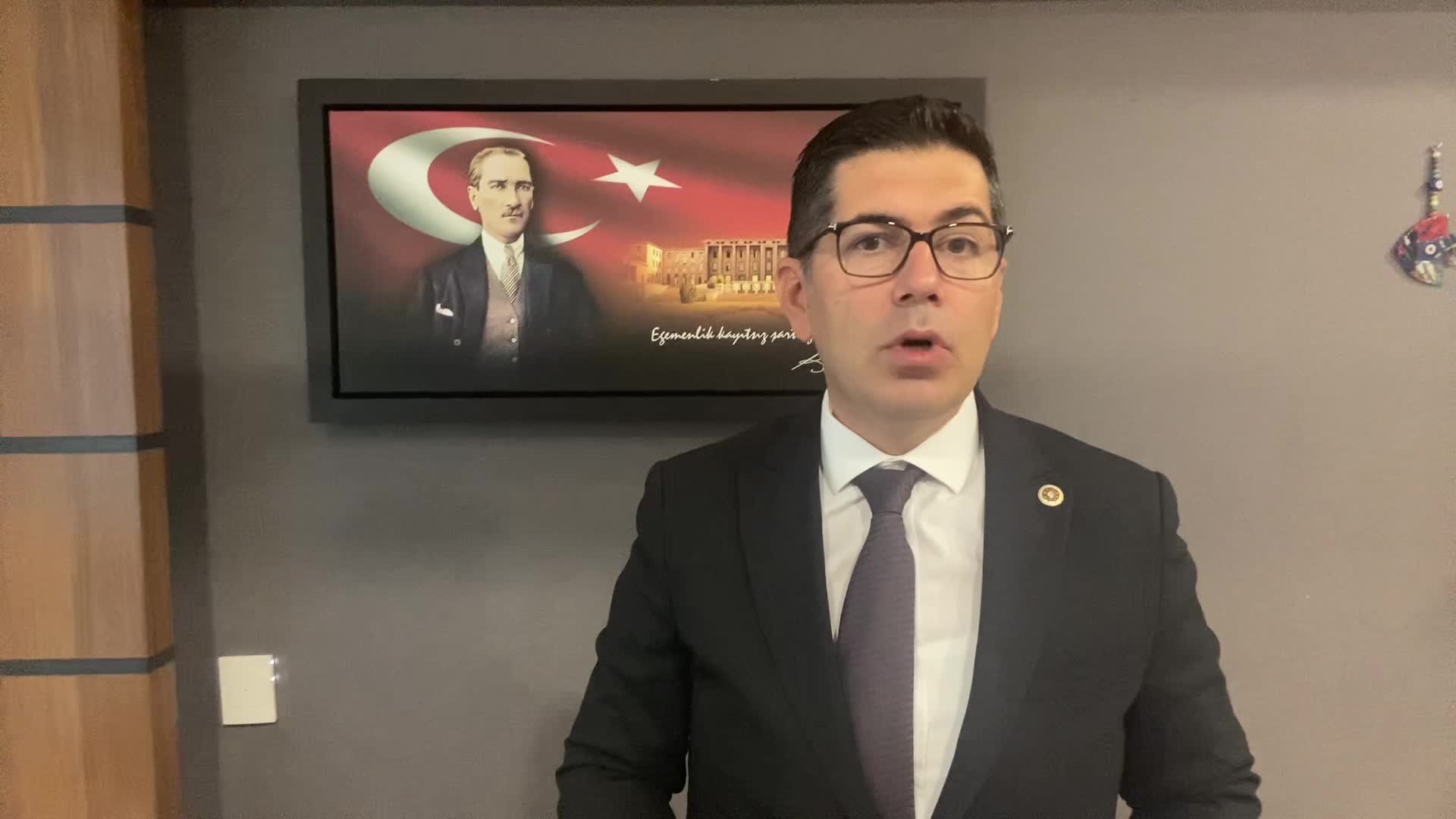 HİKMET YALIM HALICI'DAN BAKAN BAK'A: "YAŞADIĞIMIZ ÇAĞDA ÜLKEMİZDE ÖĞRENCİLERİN YURTLARDA ZEHİRLENMESİ VE HALEN ÖNLEM ALINMAMASI SİZİ NEDEN RAHATSIZ ETMEMEKTEDİR?"