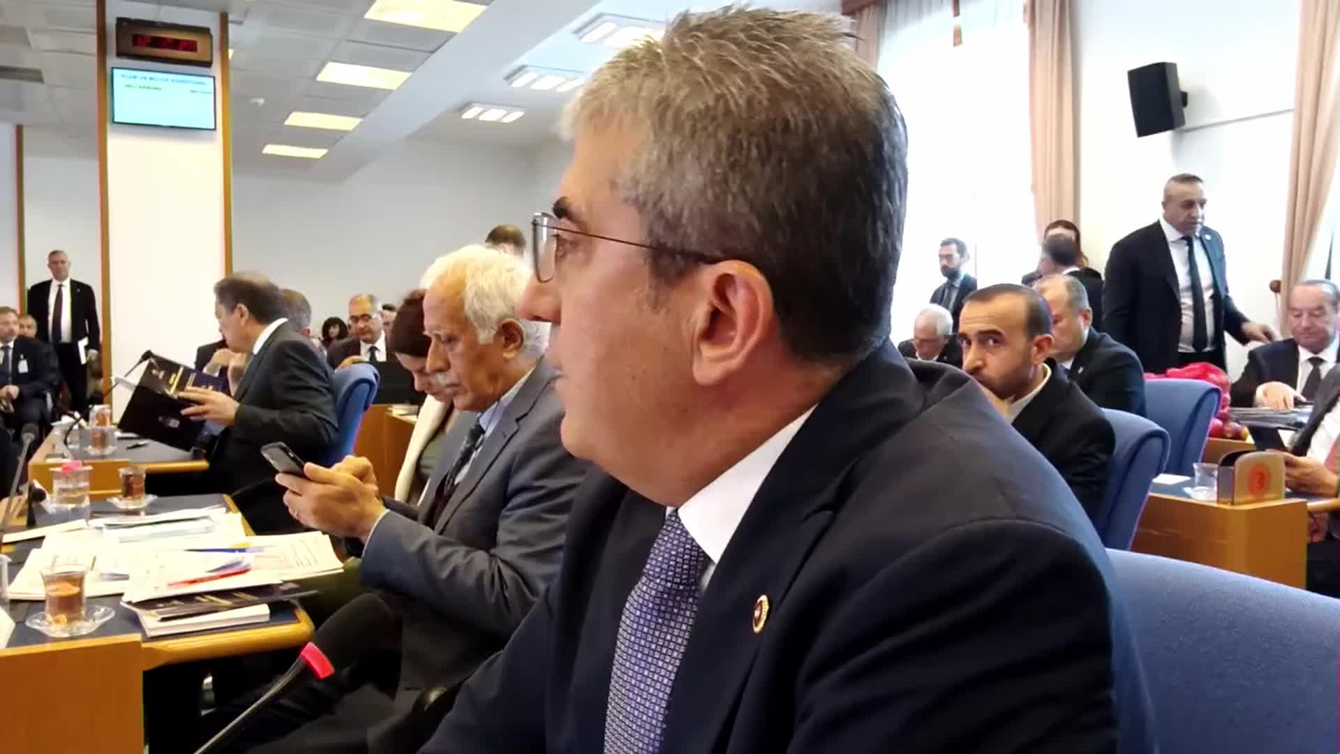 GÖKHAN GÜNAYDIN’DAN, BAKAN YUMAKLI'YA BÜTÇE ELEŞTİRİSİ: “MECLİS KORİDORLARINDAN ÇIKIN KARS'TA BİR AHIRA GİRİN. EĞER VATANDAŞ, 'YEM FİYATLARINDA HİÇ SORUN YOK' DİYORSA SİZ YÜZDE YÜZ HAKLISINIZ. EN SON NE ZAMAN AHIRA GİRDİNİZ?”