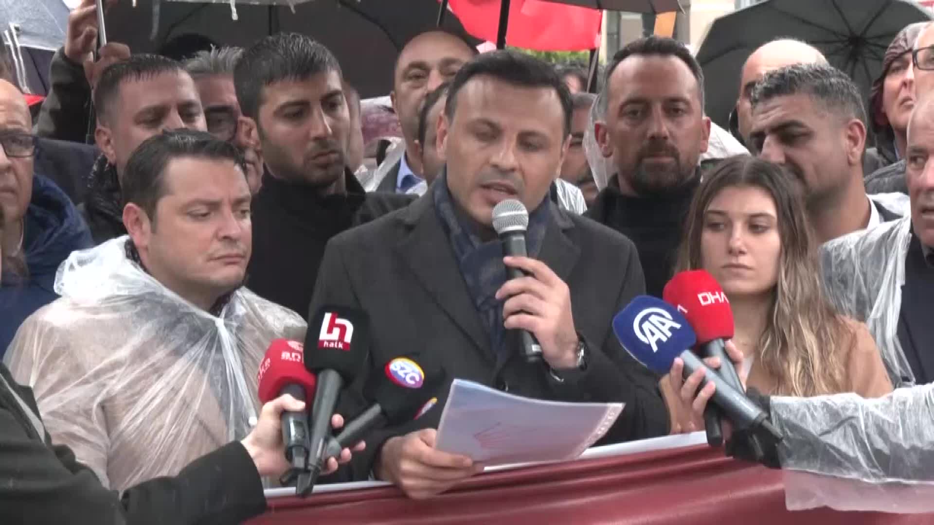CHP İSTANBUL İL BAŞKANLIĞI YARGITAY 3. CEZA DAİRESİ'NİN KARARININ ARDINDAN İSTANBUL ADLİYESİ'NDE EYLEM BAŞLATTI. ÖZGÜR ÇELİK: "İÇİNDE BULUNDUĞUMUZ DURUM, ANAYASA'YI TANIMAMAYA VARAN BİR KALKIŞMADIR"
