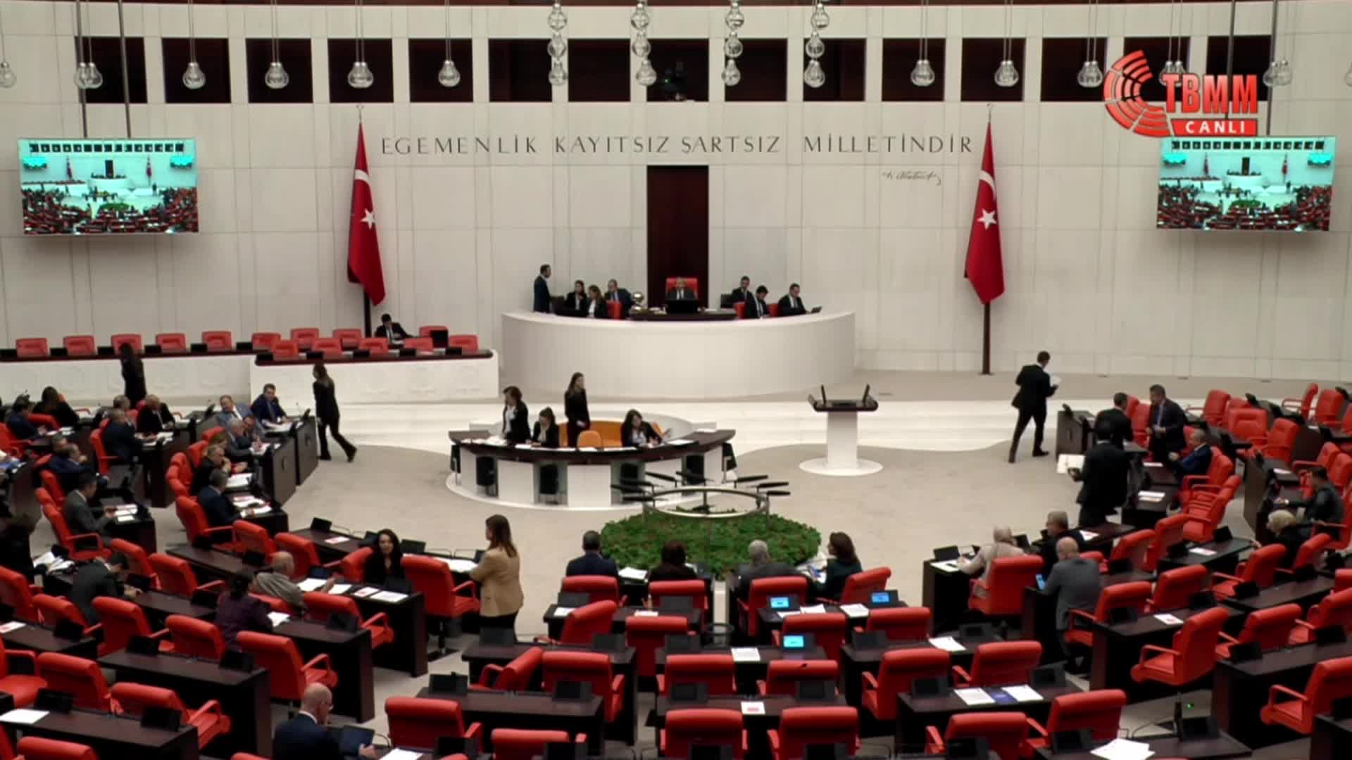 TBMM GENEL KURULU’NDA TARTIŞMA… HEDEP’Lİ GERGERLİOĞLU BAHÇELİ’NİN SÖZLERİNE TEPKİ GÖSTERDİ, MHP’Lİ AKÇAY “ADİ HERİF” DEDİ