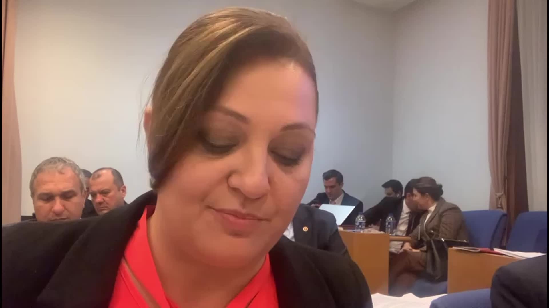 BURCU KÖKSAL: BİR BESLENME ÇANTASI MİNİMUM 50 TL İLE DOLUYOR, BU SİZİN İÇİN  ÇEREZ PARASI BİLE DEĞİL, AMA YOKSUL AİLELER İÇİN ÇOK BÜYÜK PARA